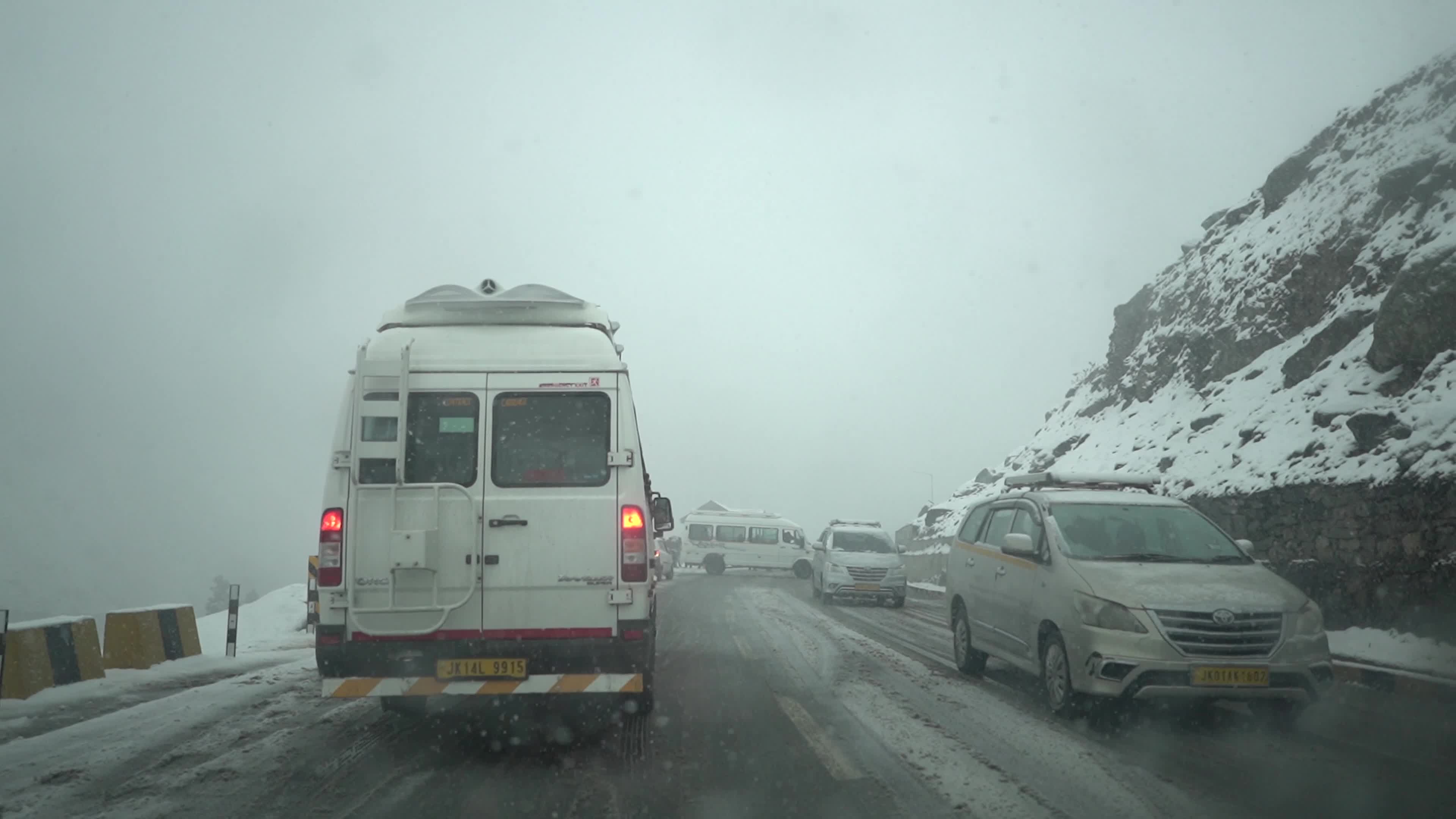 Heavy Snowfall Breaks 40-Day Dry Spell as ‘Chillai Kalan’ Begins in Kashmir