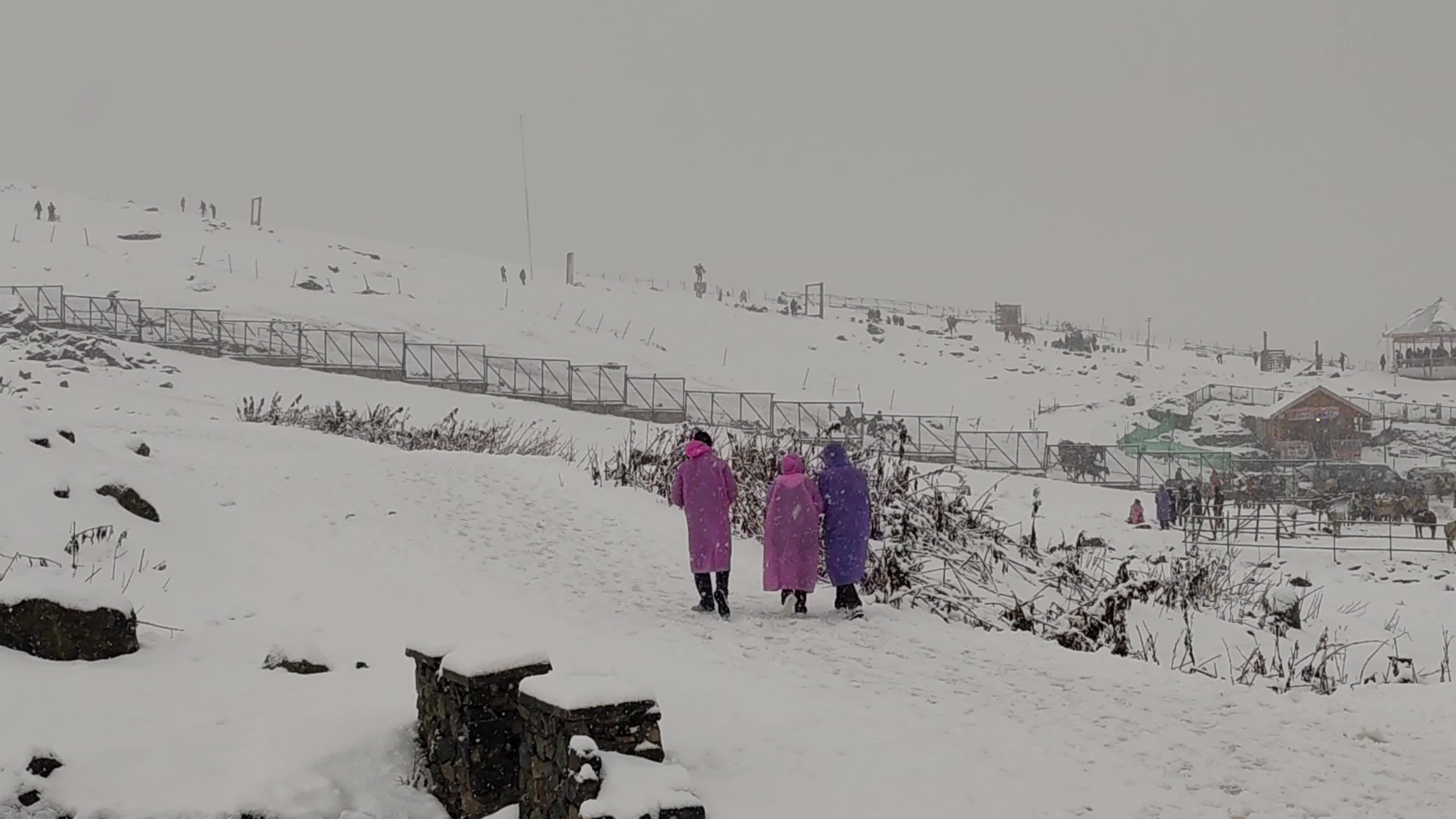 Heavy Snowfall Breaks 40-Day Dry Spell as ‘Chillai Kalan’ Begins in Kashmir