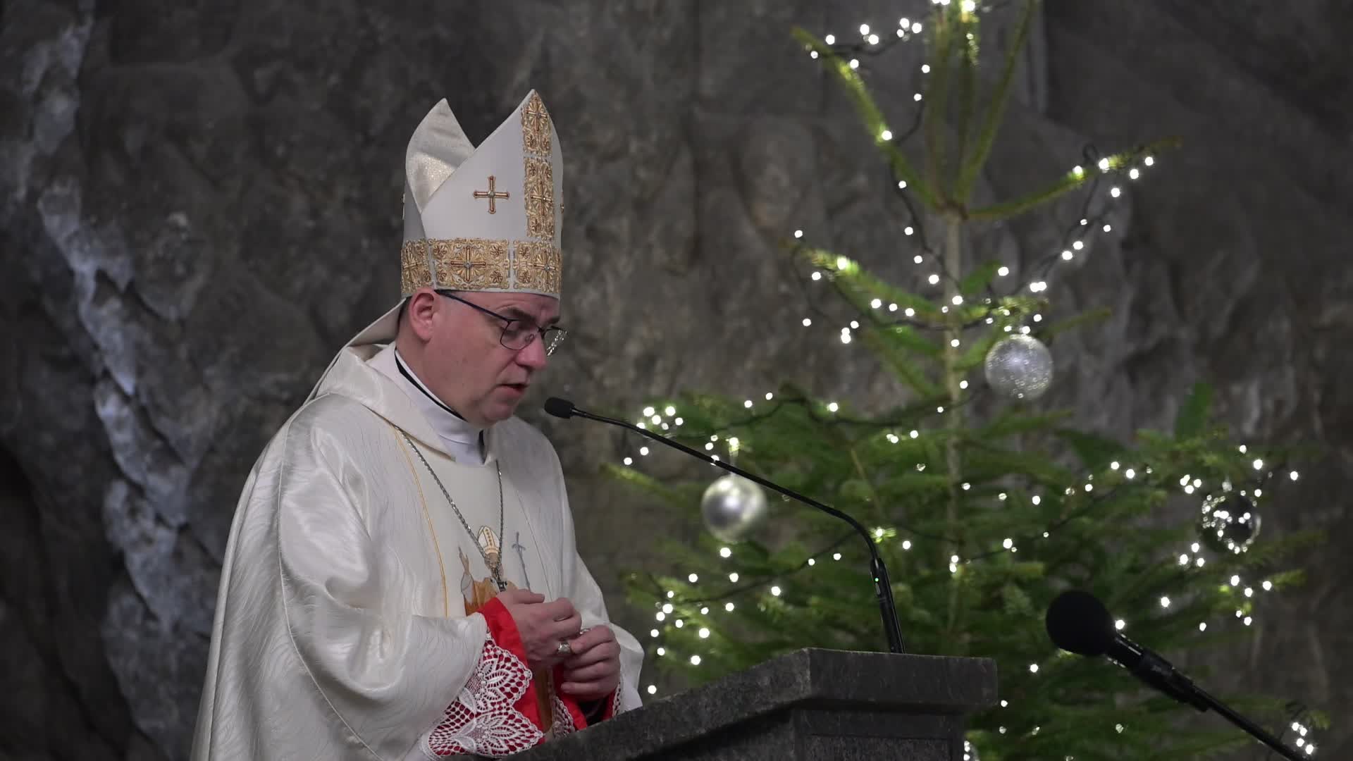 Earliest In Poland Christmas Eve 'Midnight Mass' Held in Wieliczka Salt Mine