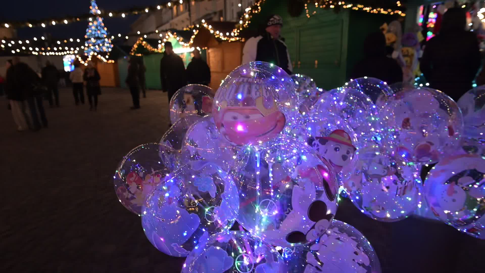 Rzeszow Christmas Market Draws Visitors on Christmas Day