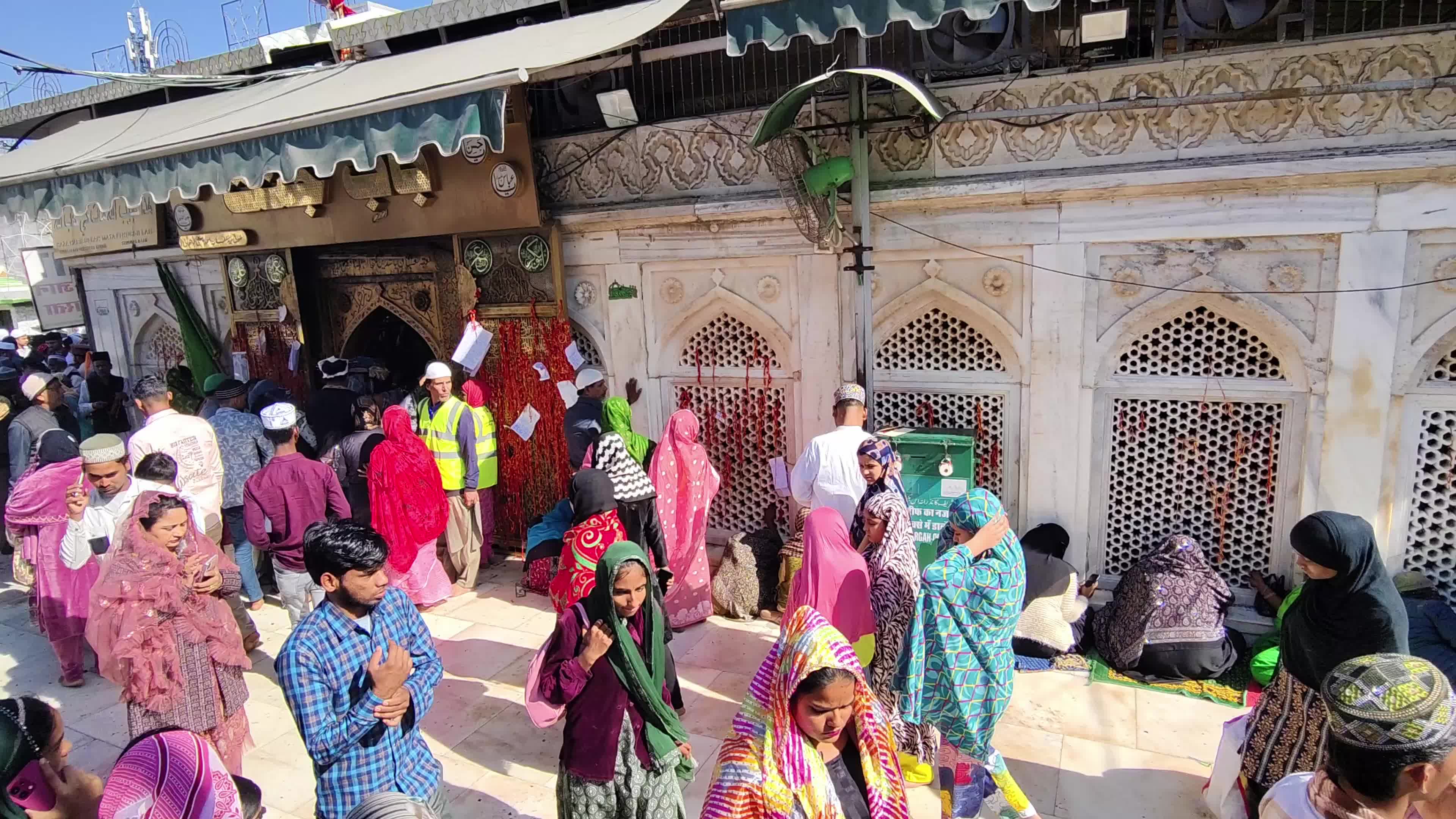 Indian Muslim Sufi devotees take part in Urs festival at the shrine of Sufi saint Khwaja Moinuddin Chishti in Ajmer