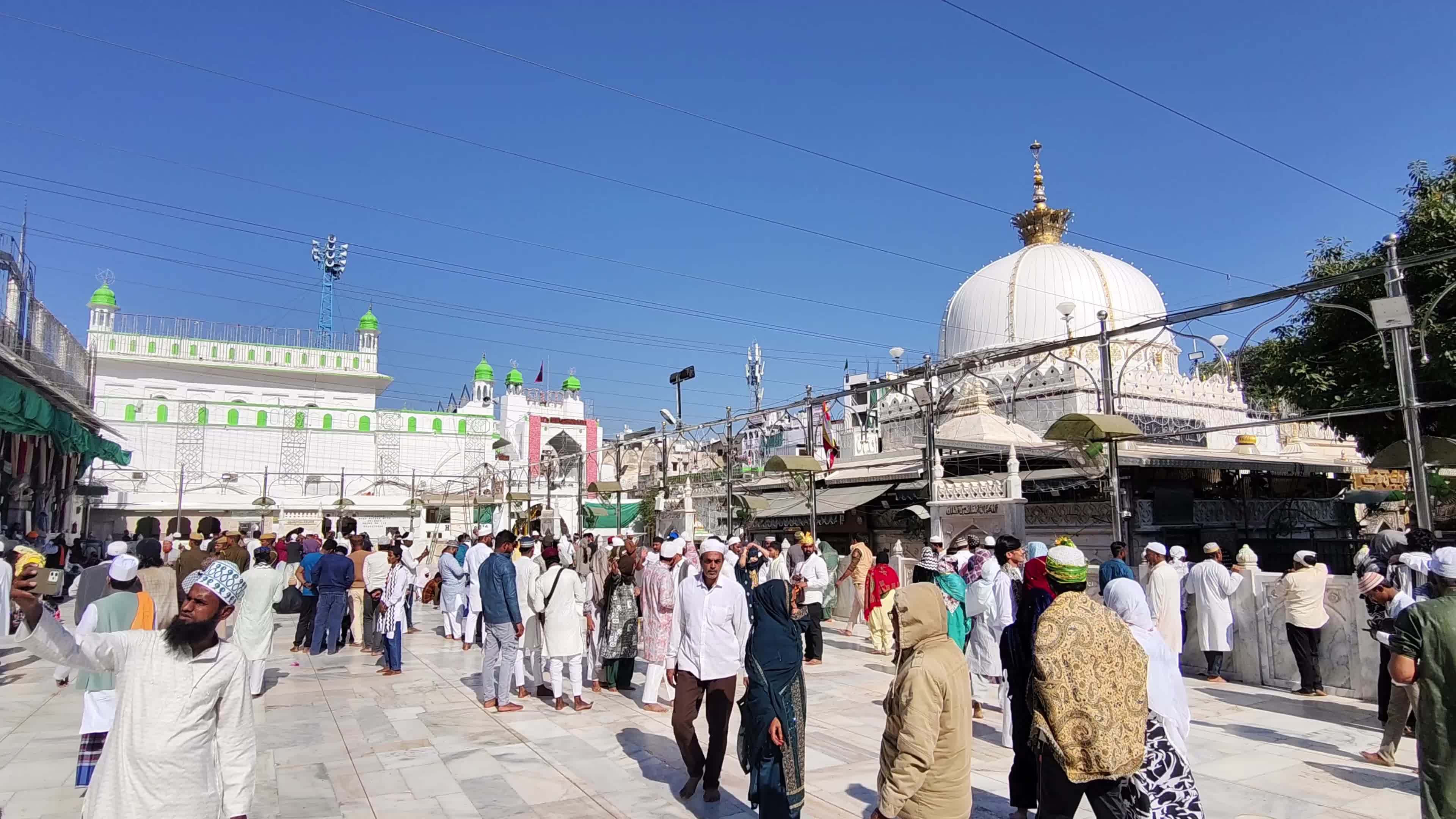 Indian Muslim Sufi devotees take part in Urs festival at the shrine of Sufi saint Khwaja Moinuddin Chishti in Ajmer