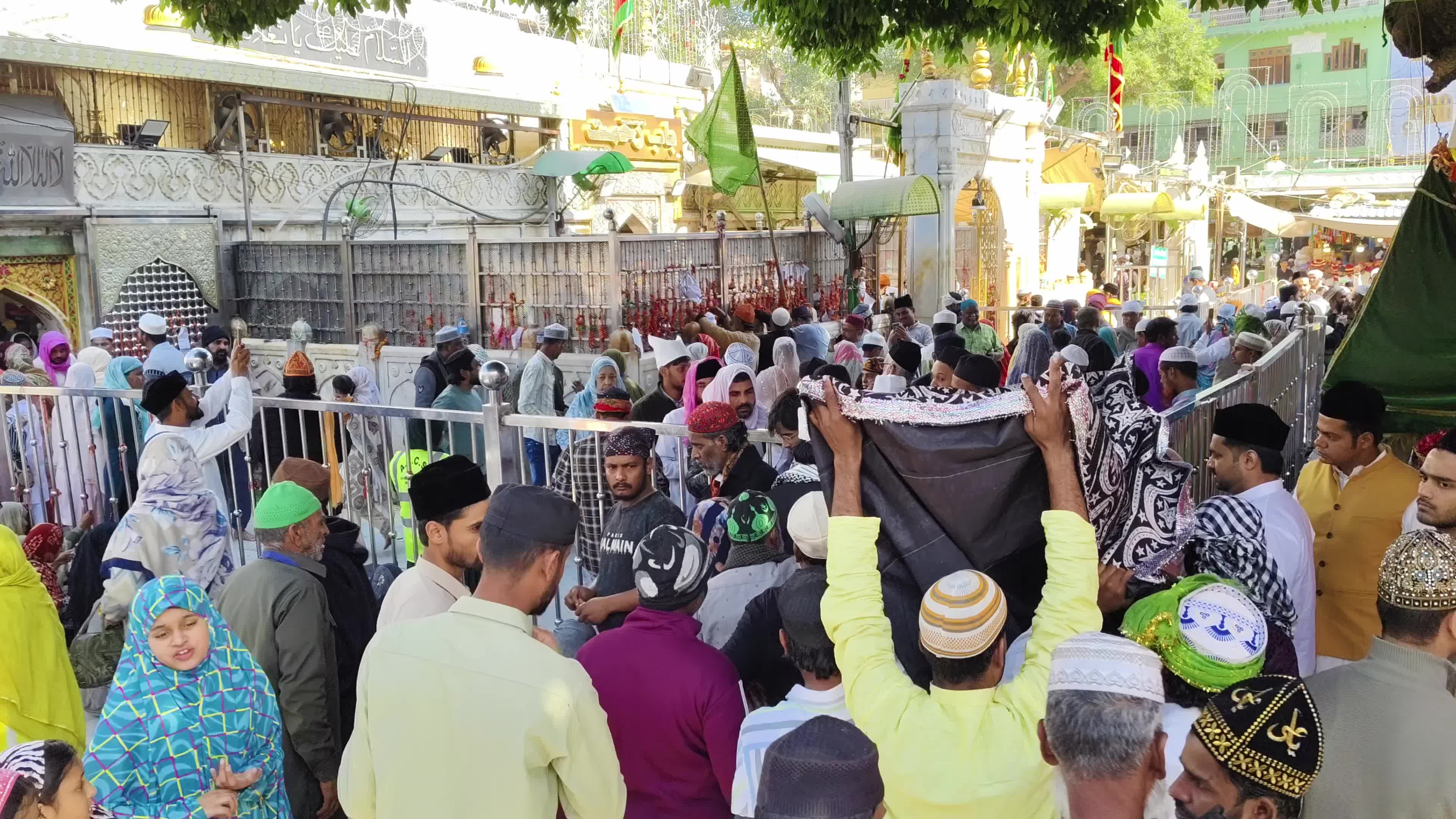 Indian Muslim Sufi devotees take part in Urs festival at the shrine of Sufi saint Khwaja Moinuddin Chishti in Ajmer