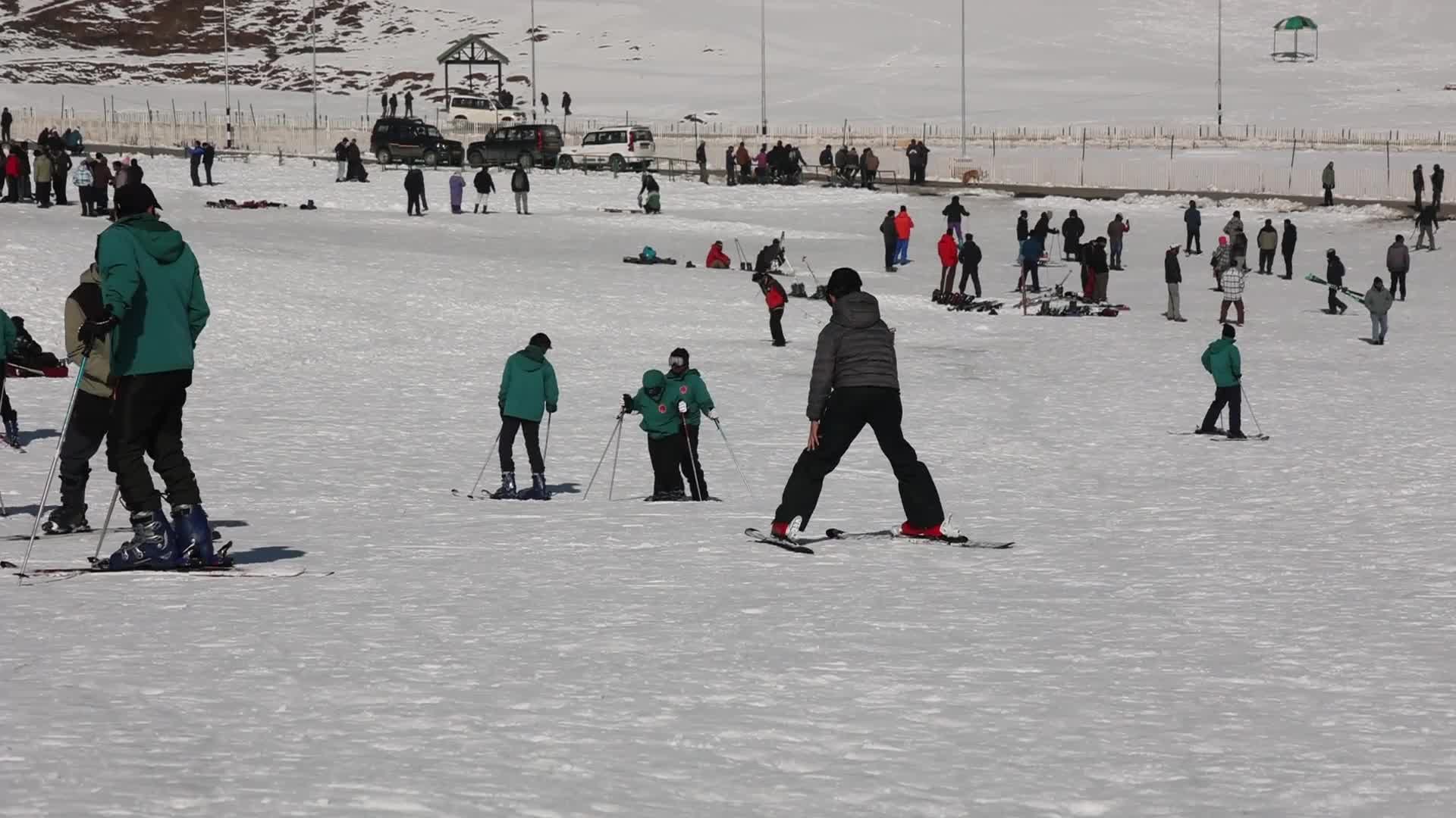 Tourists Return to Gulmarg After Pahalgam Attack, Kashmir Gears Up for New Year
