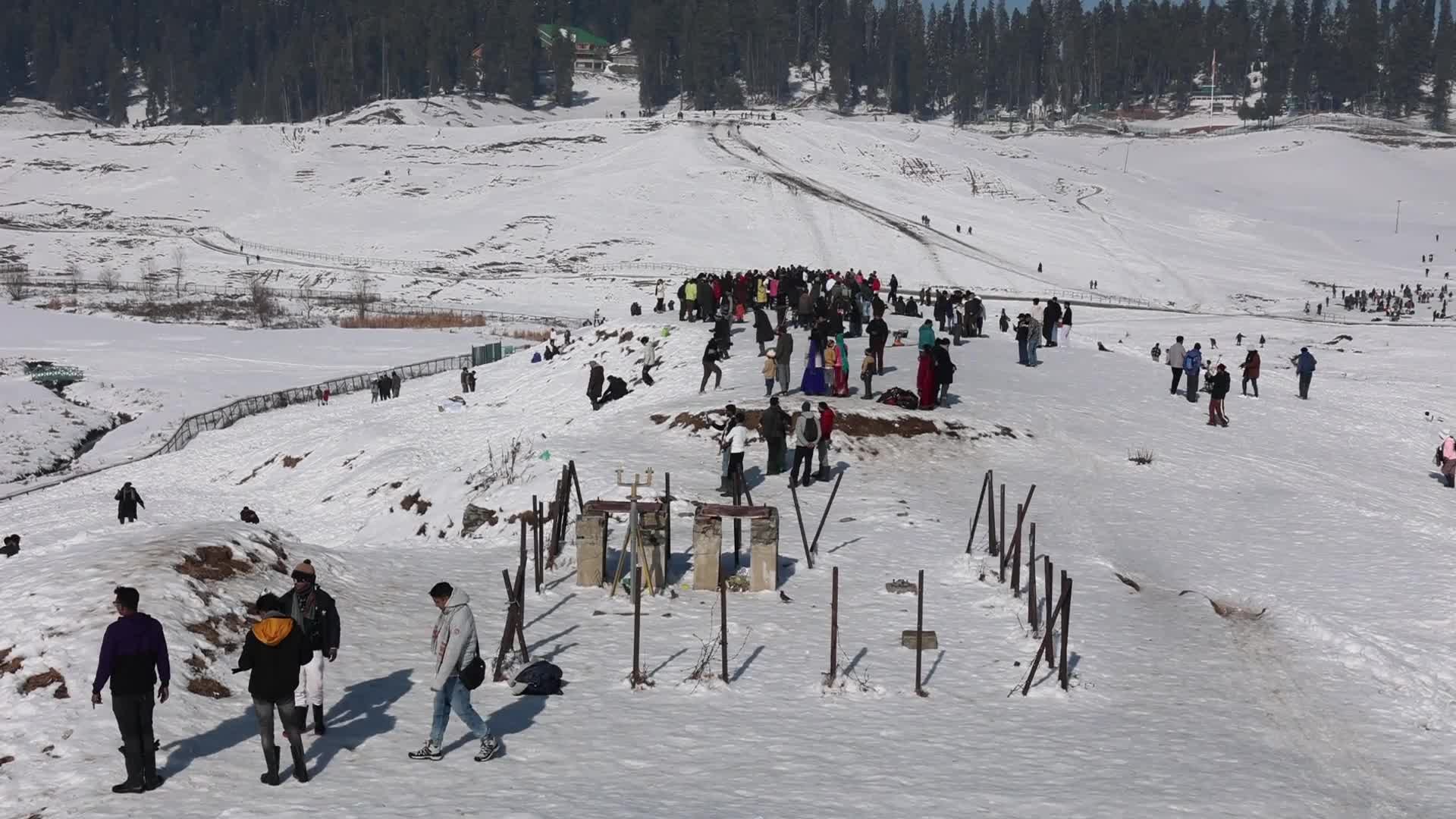 Tourists Return to Gulmarg After Pahalgam Attack, Kashmir Gears Up for New Year