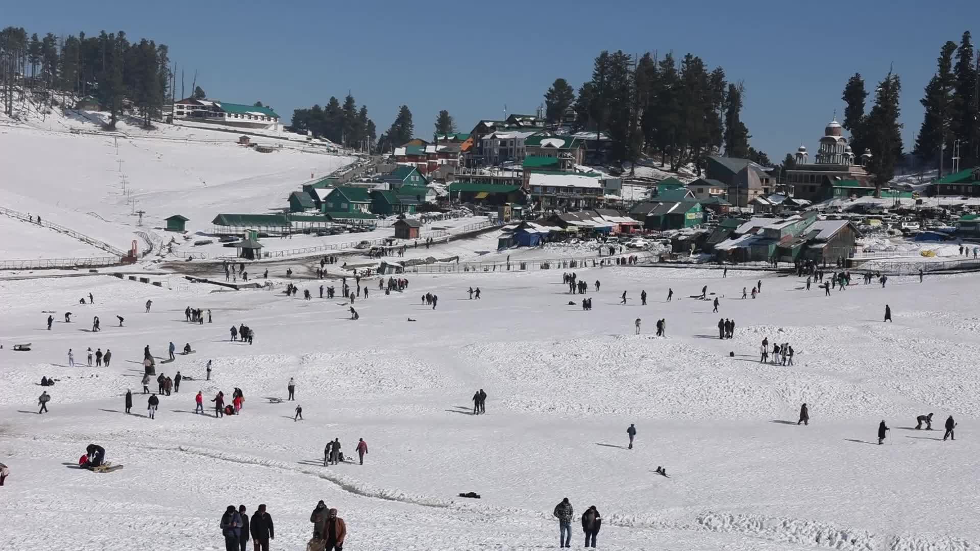 Tourists Return to Gulmarg After Pahalgam Attack, Kashmir Gears Up for New Year
