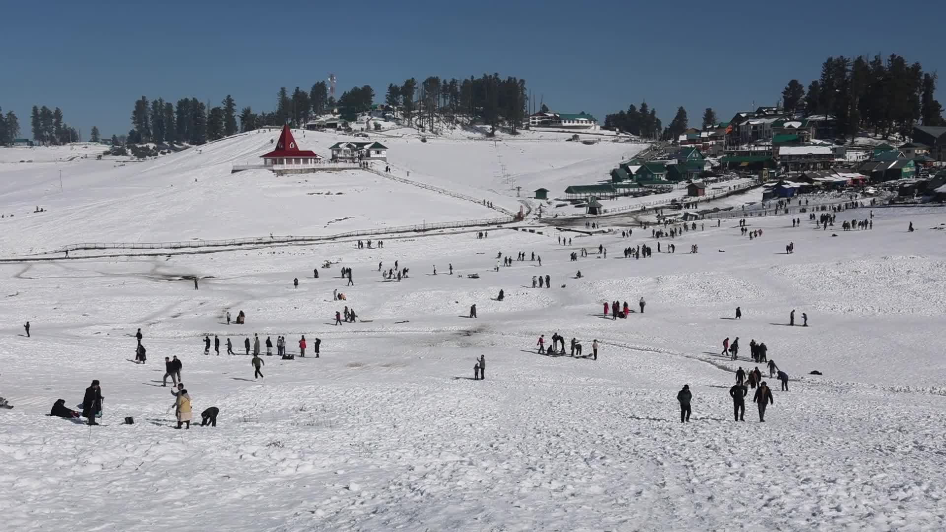 Tourists Return to Gulmarg After Pahalgam Attack, Kashmir Gears Up for New Year