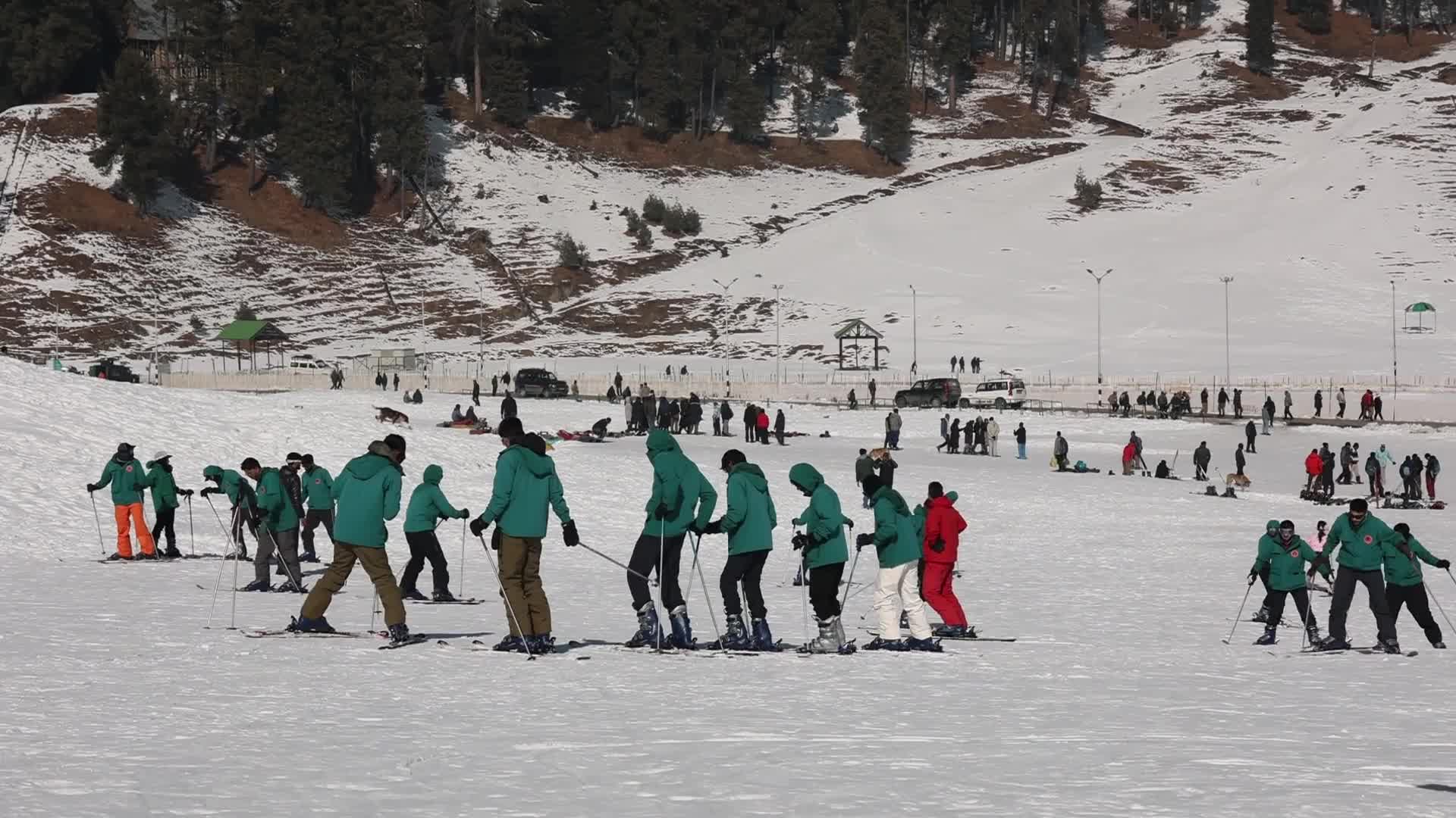 Tourists Return to Gulmarg After Pahalgam Attack, Kashmir Gears Up for New Year