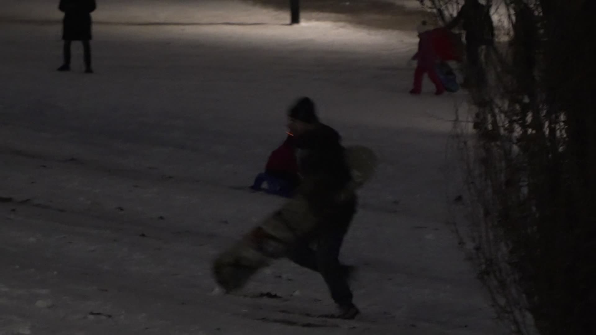 Snow alert marks new year in Poland