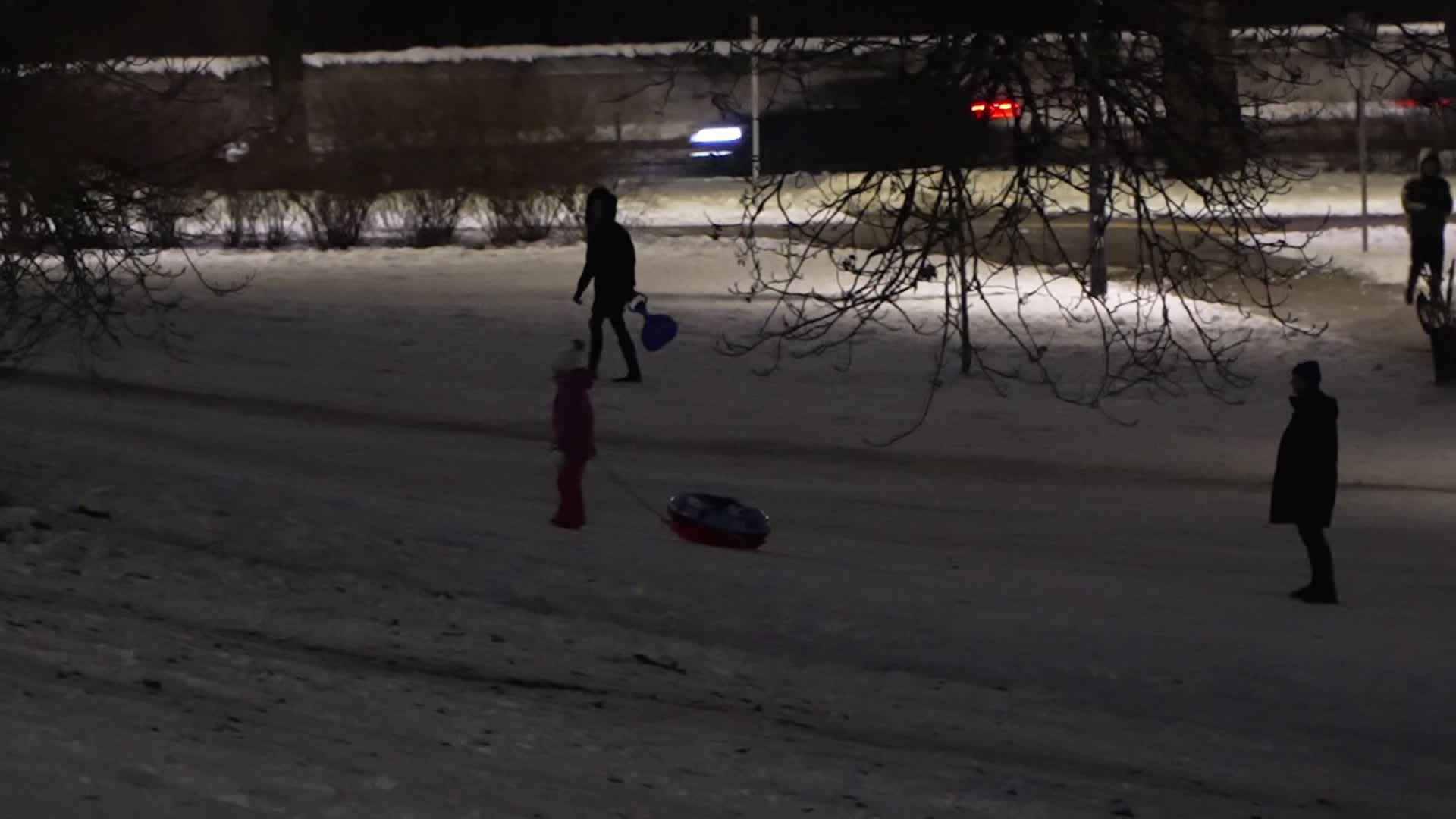 Snow alert marks new year in Poland