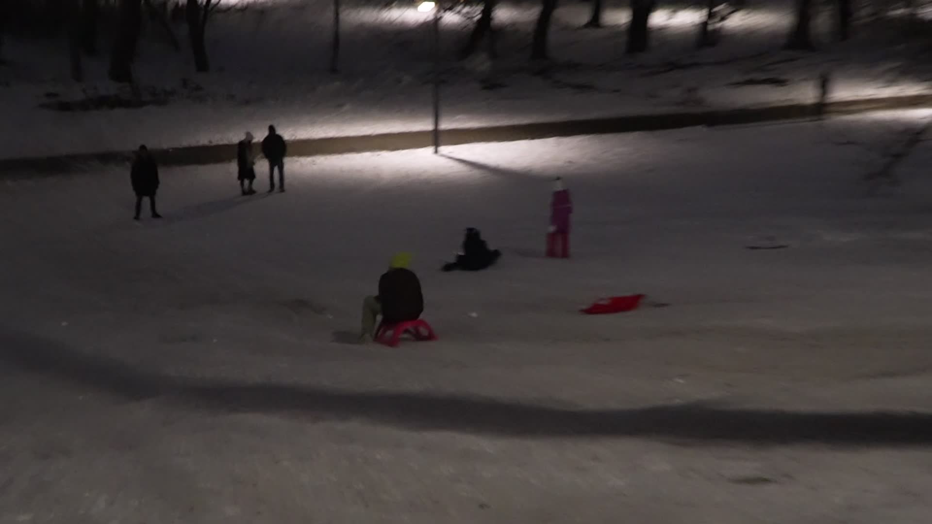 Snow alert marks new year in Poland