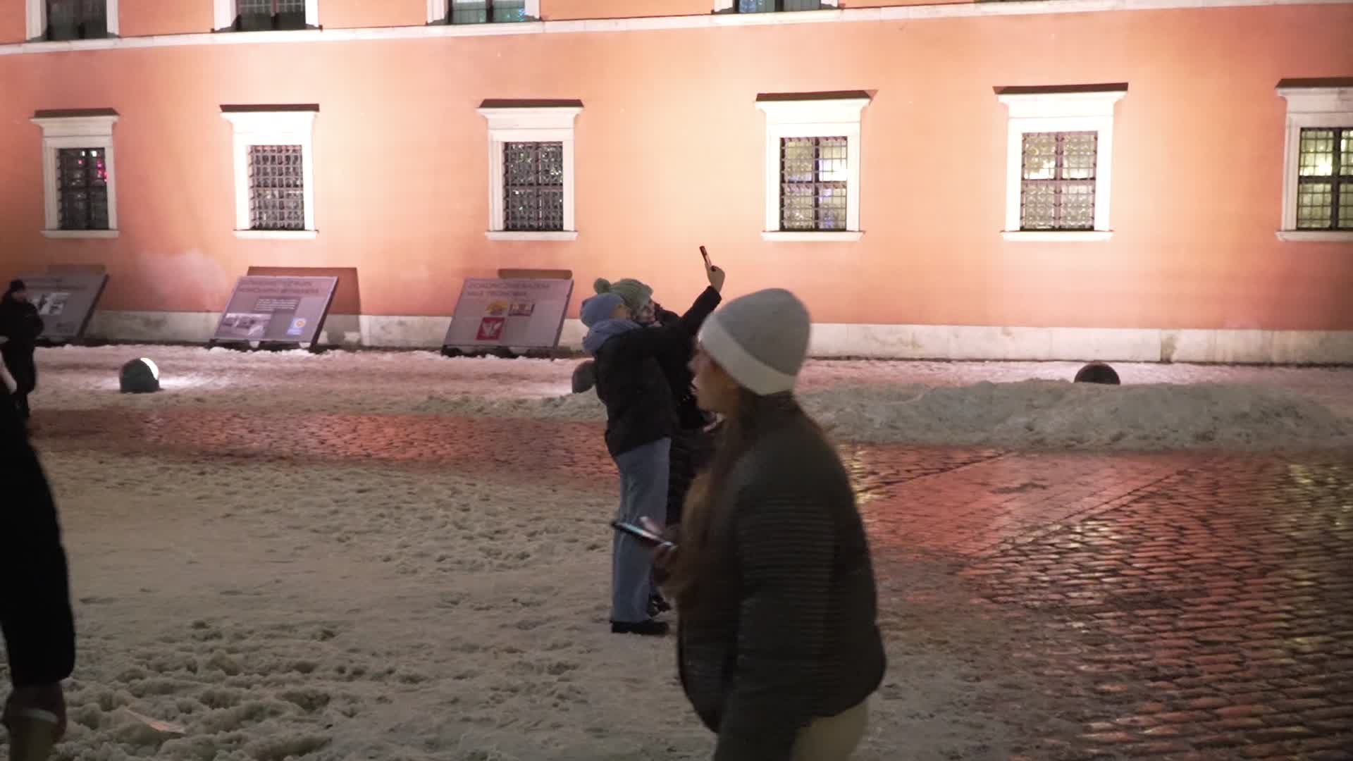 Snow alert marks new year in Poland