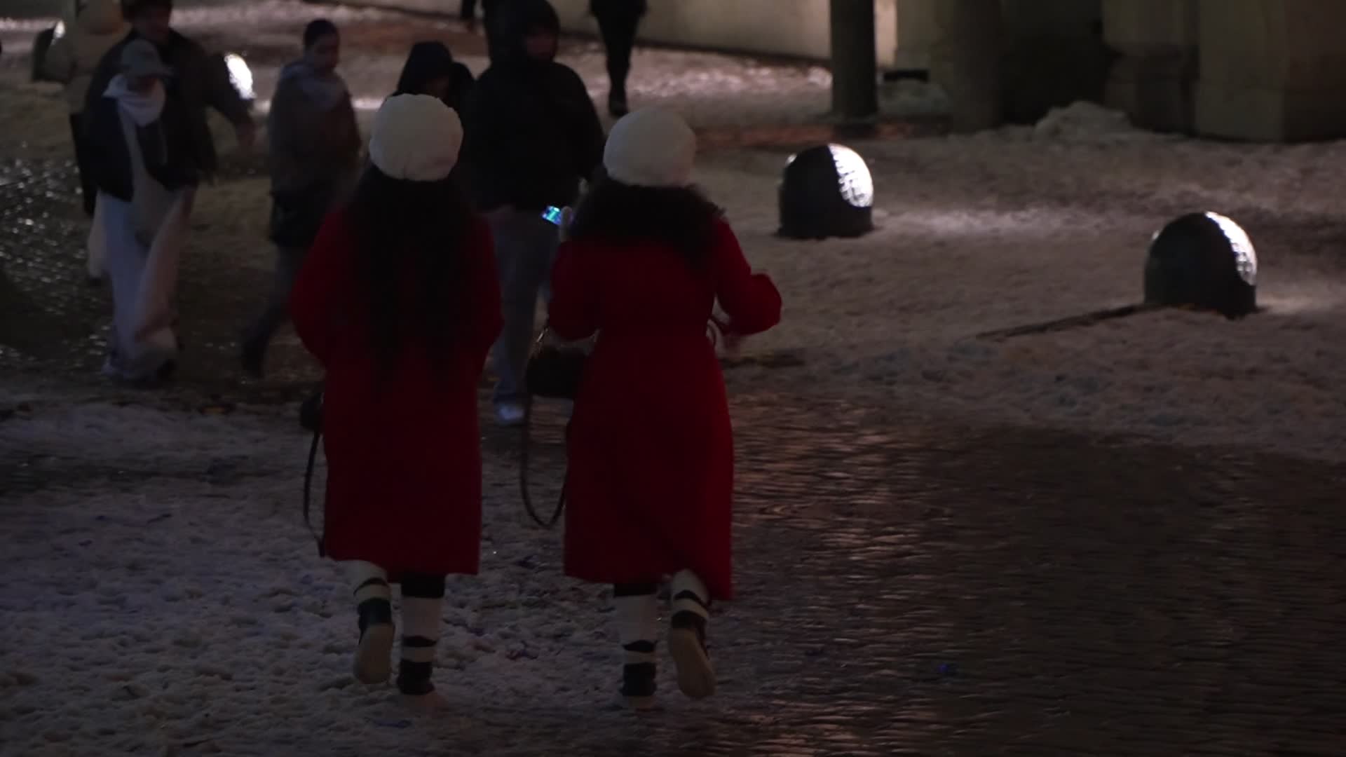 Snow alert marks new year in Poland