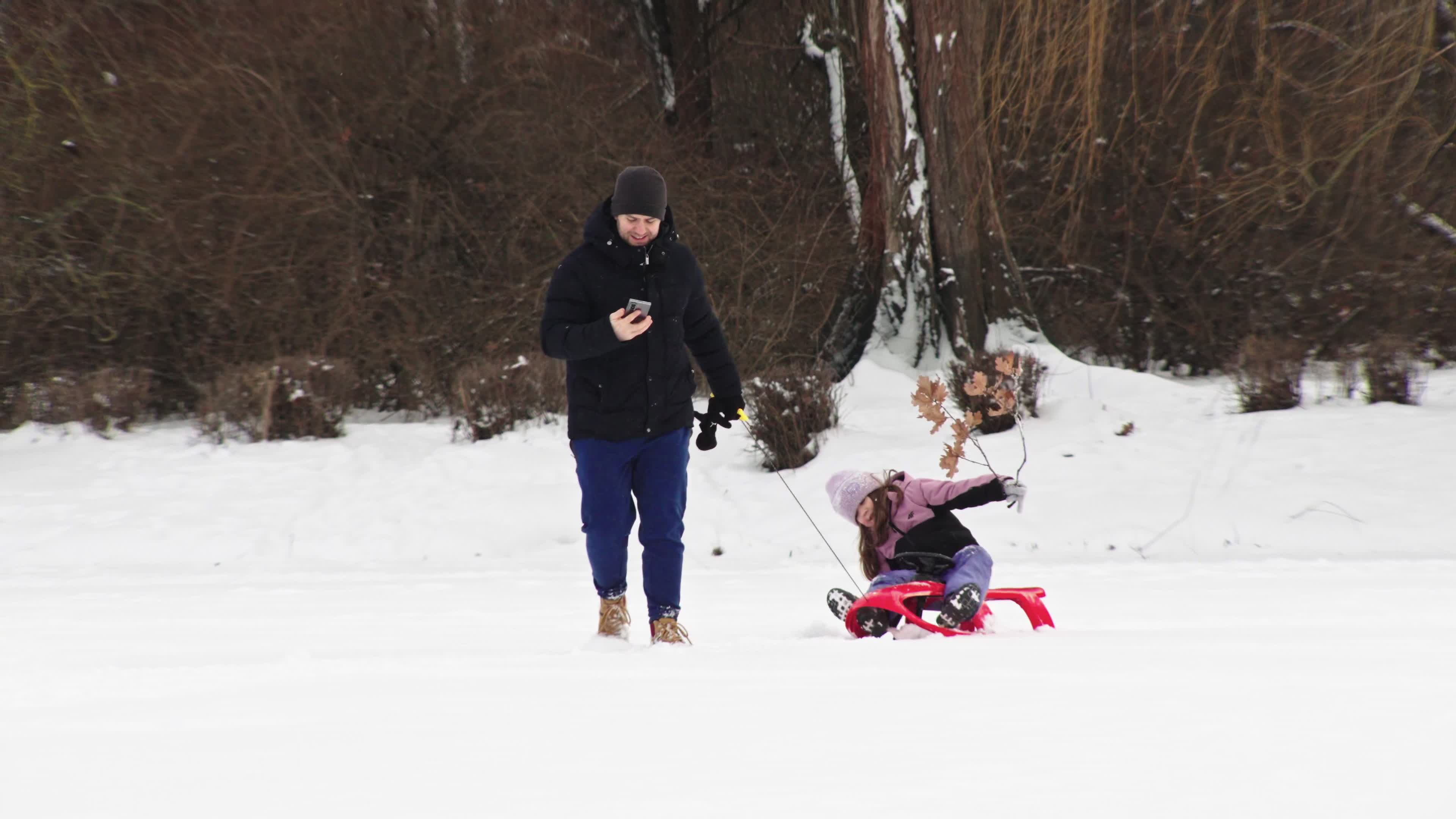 Heavy snowfall, strong winds and flood warnings issued across Poland