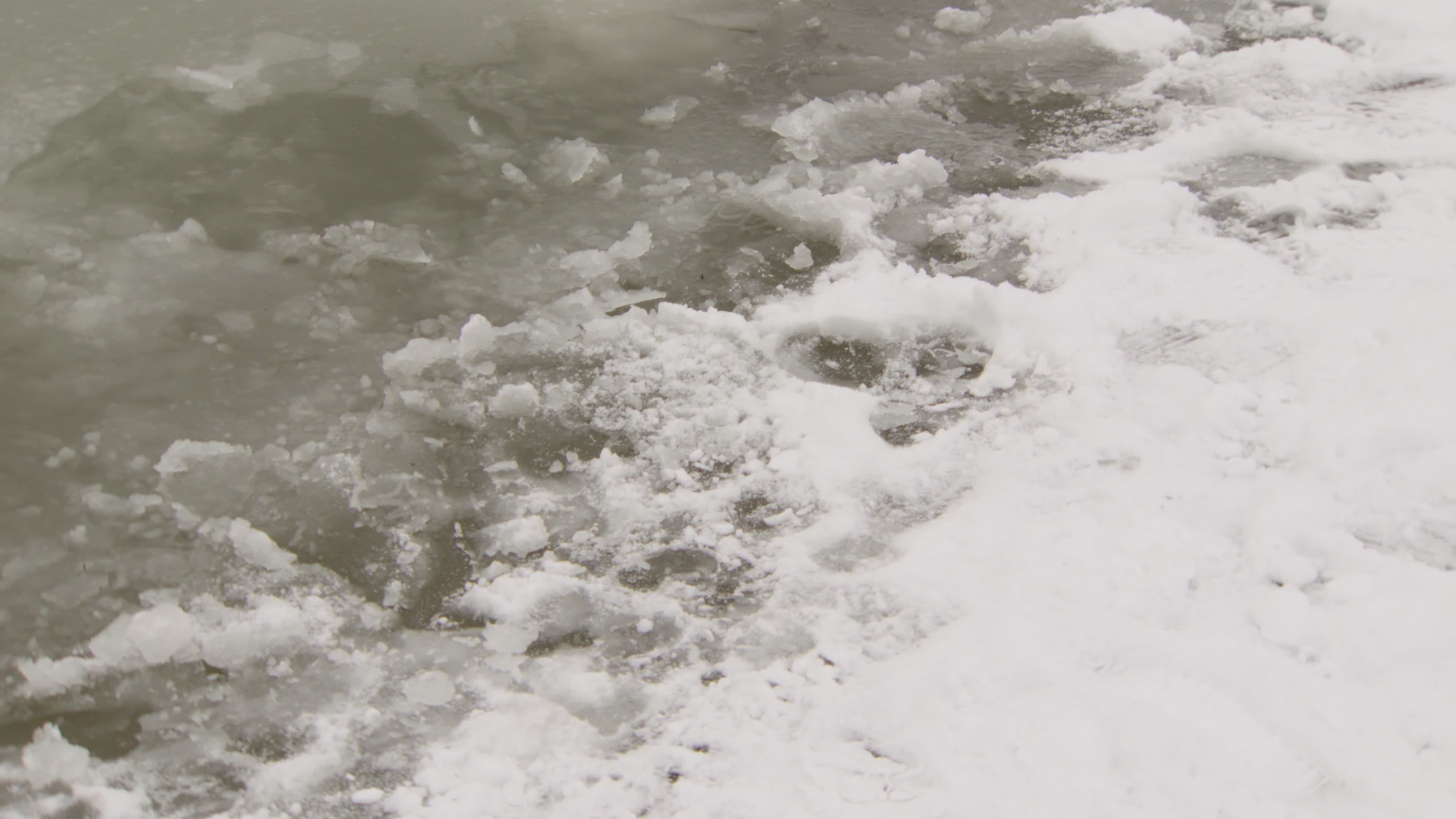 Heavy snowfall, strong winds and flood warnings issued across Poland