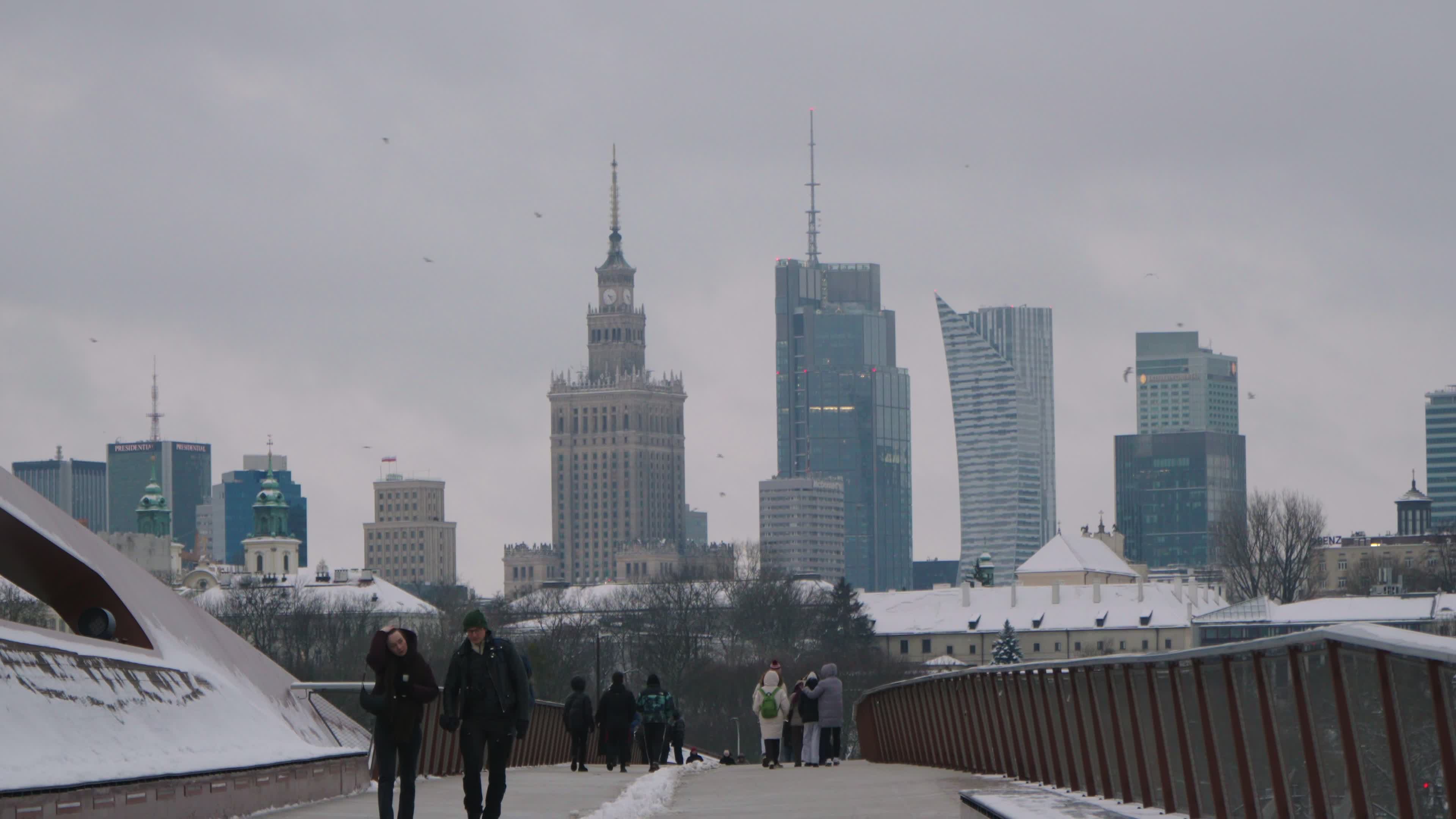 Heavy snowfall, strong winds and flood warnings issued across Poland