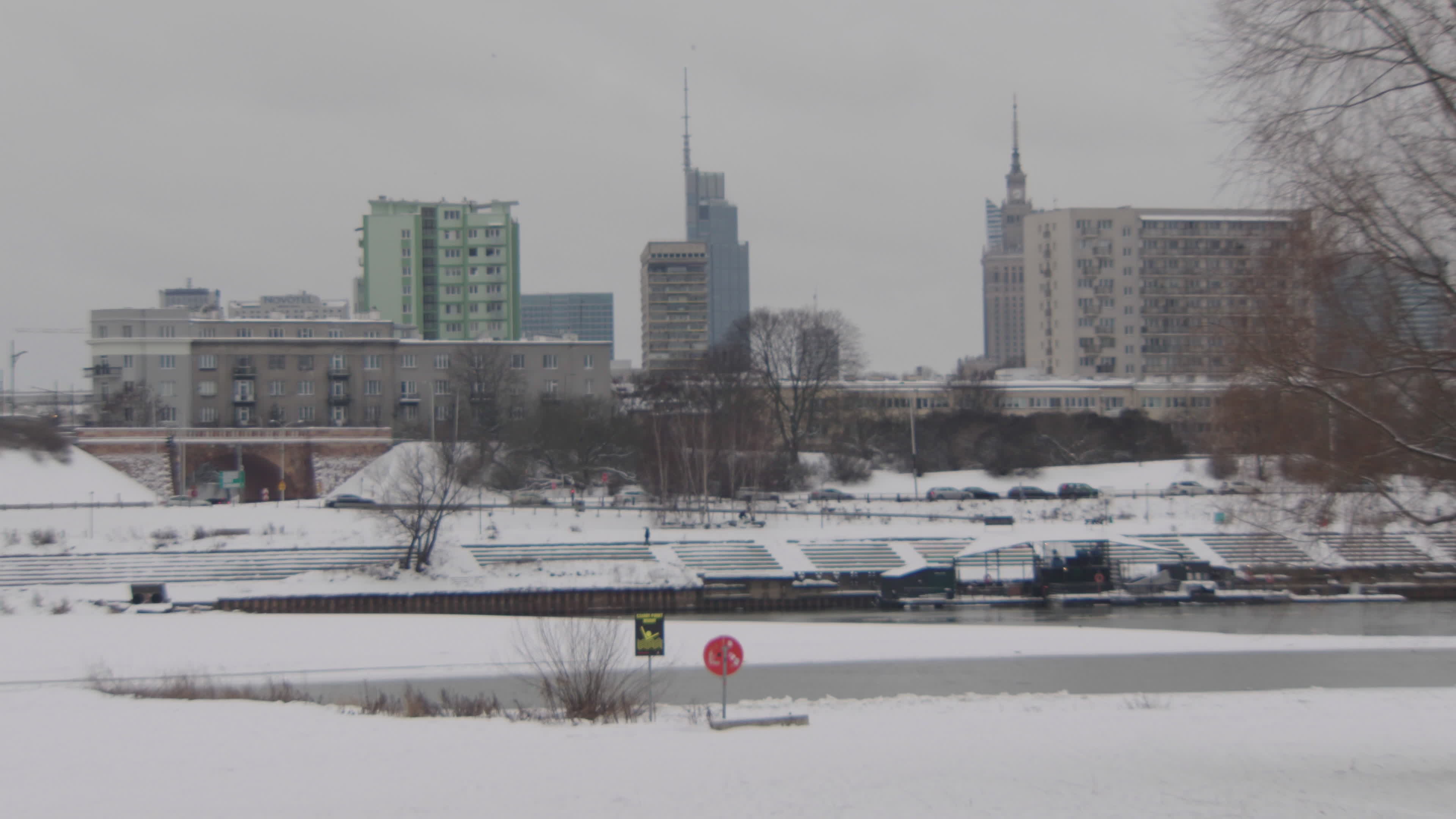 Strong winds and heavy snowfall as warnings issued across Poland