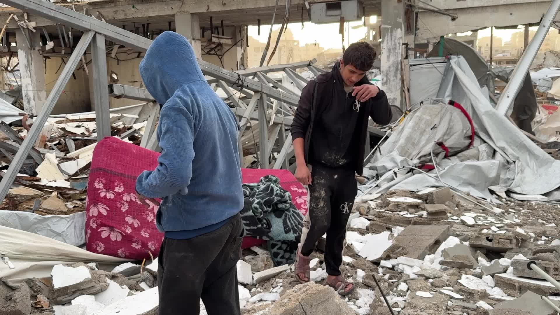 Palestinians Inspect War Damage in Gaza City Amid Ceasefire