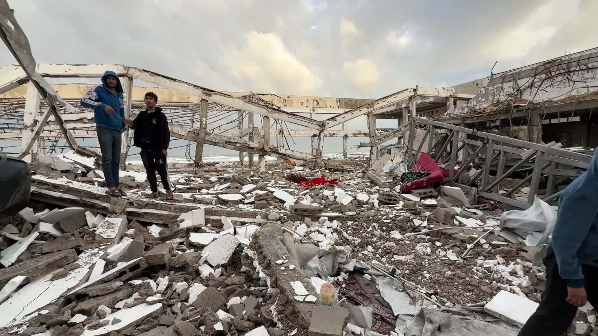 Palestinians Inspect War Damage in Gaza City Amid Ceasefire
