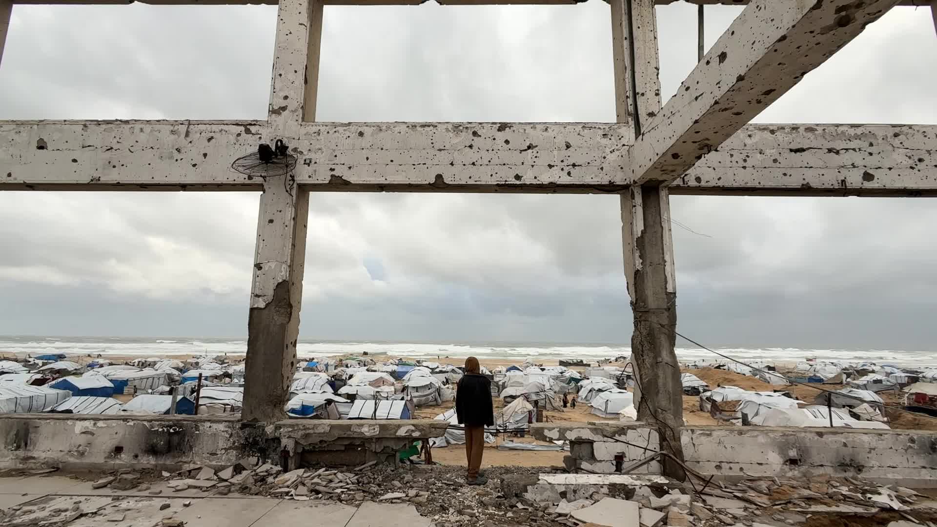 Tent Shelters Line Gaza City Shore Amid Winter Winds
