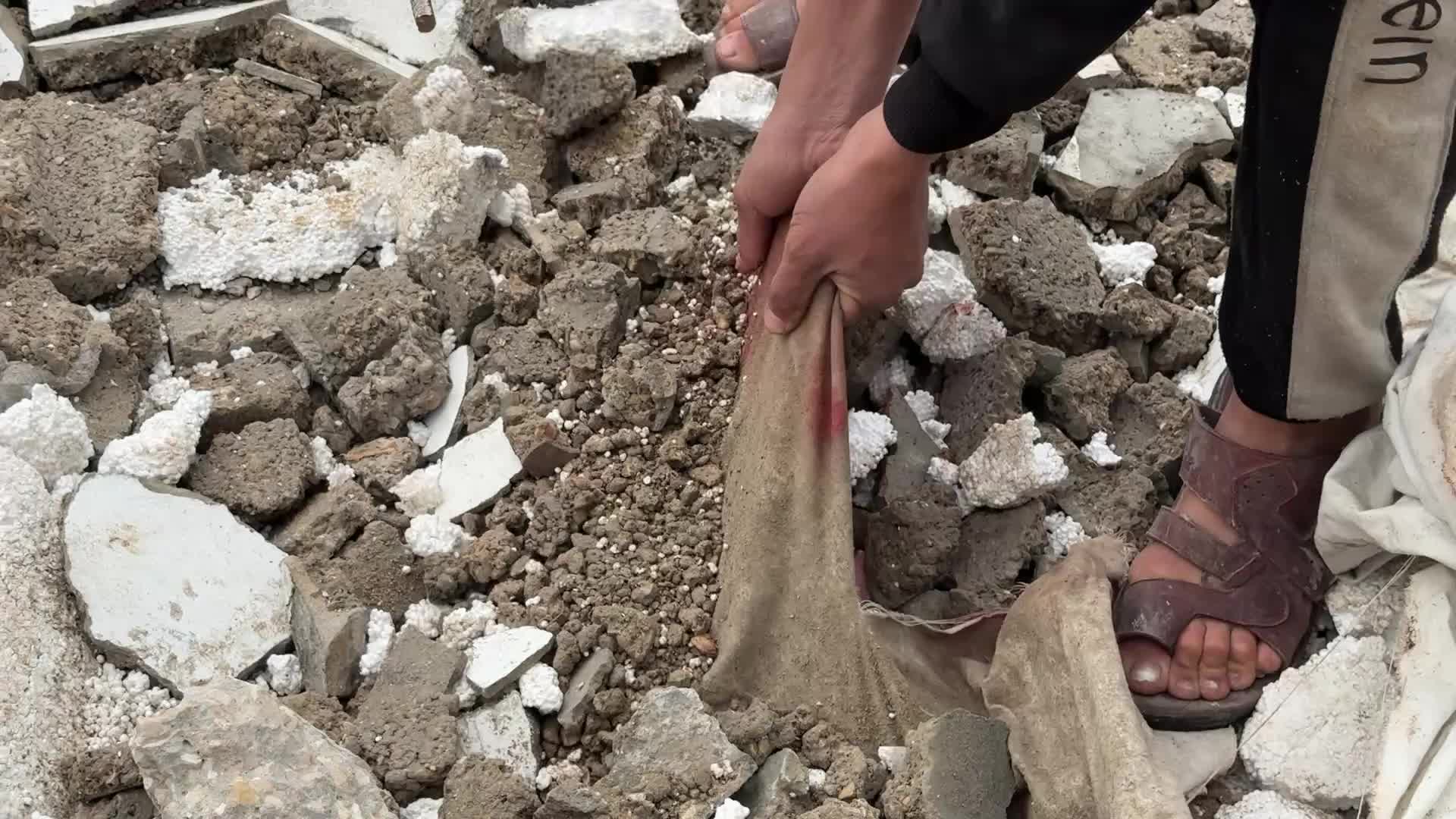 Palestinians Inspect War Damage in Gaza City Amid Ceasefire