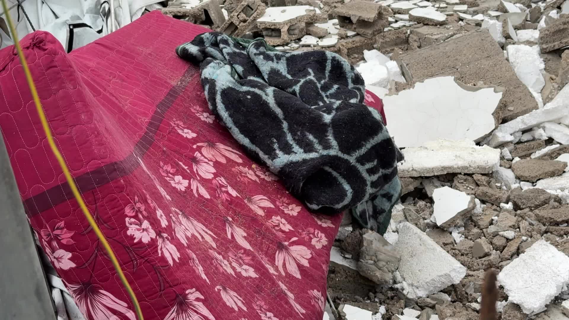 Palestinians Inspect War Damage in Gaza City Amid Ceasefire