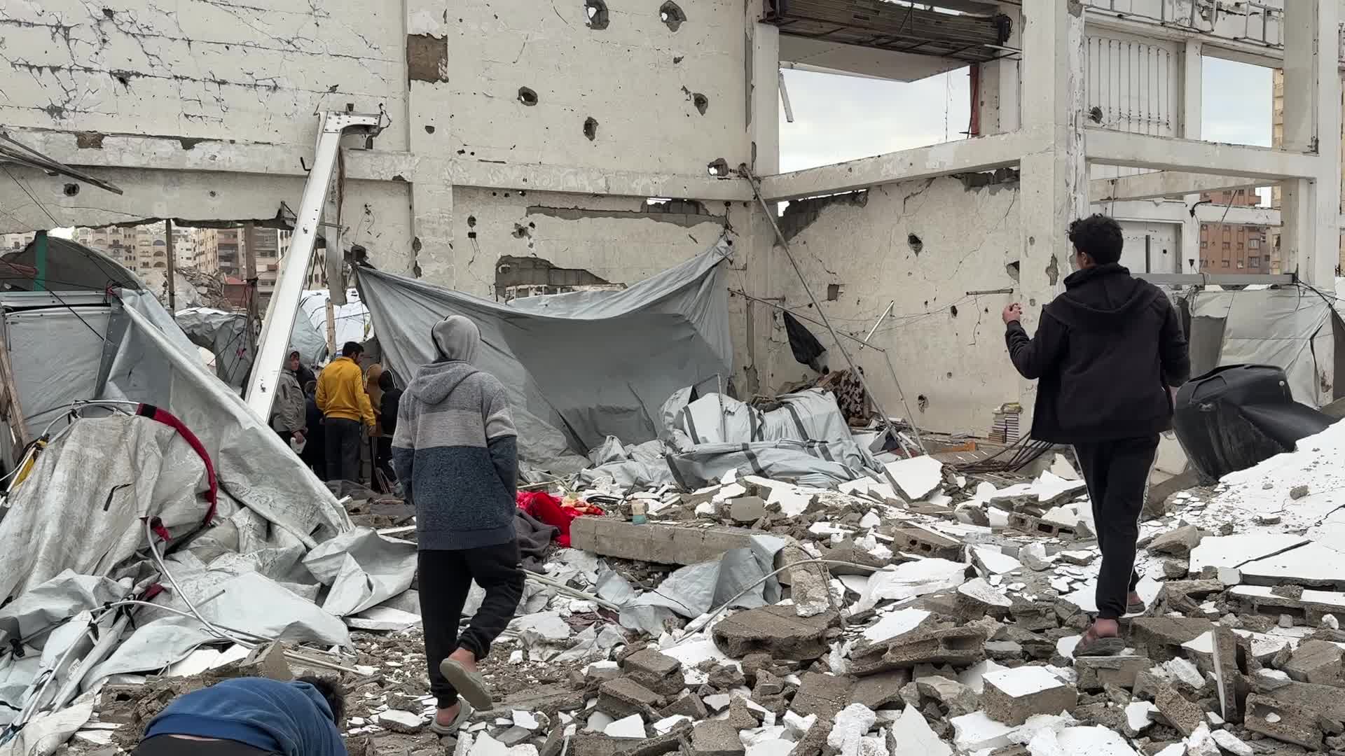 Palestinians Inspect War Damage in Gaza City Amid Ceasefire