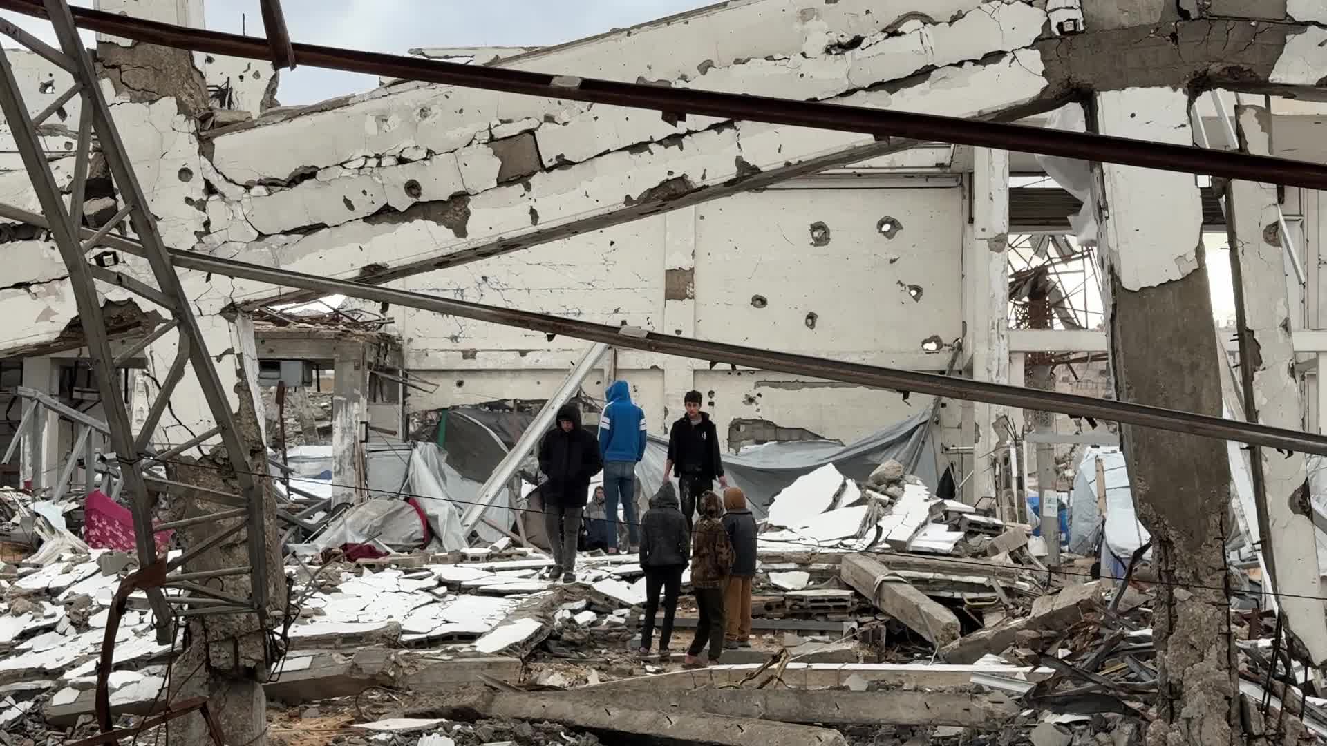Palestinians Inspect War Damage in Gaza City Amid Ceasefire
