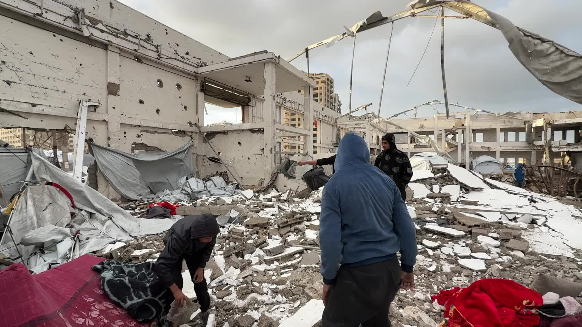 Palestinians Inspect War Damage in Gaza City Amid Ceasefire