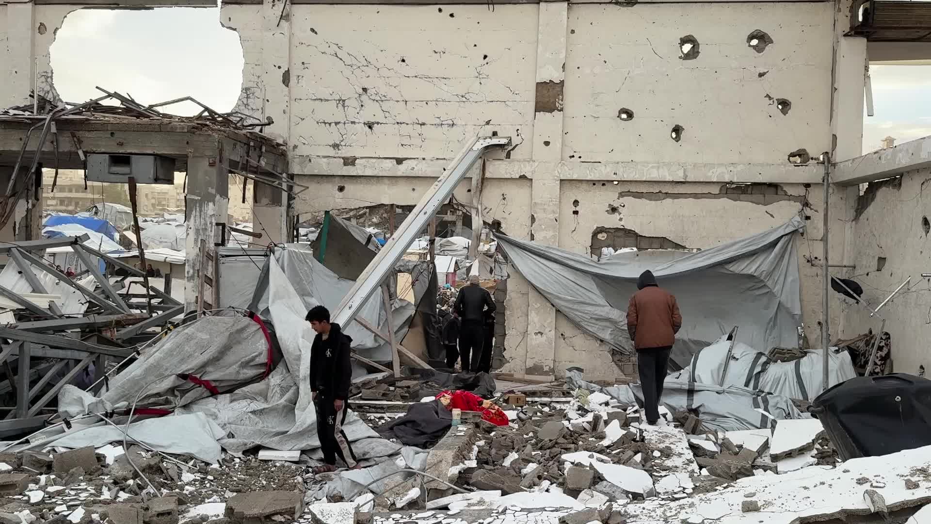 Palestinians Inspect War Damage in Gaza City Amid Ceasefire