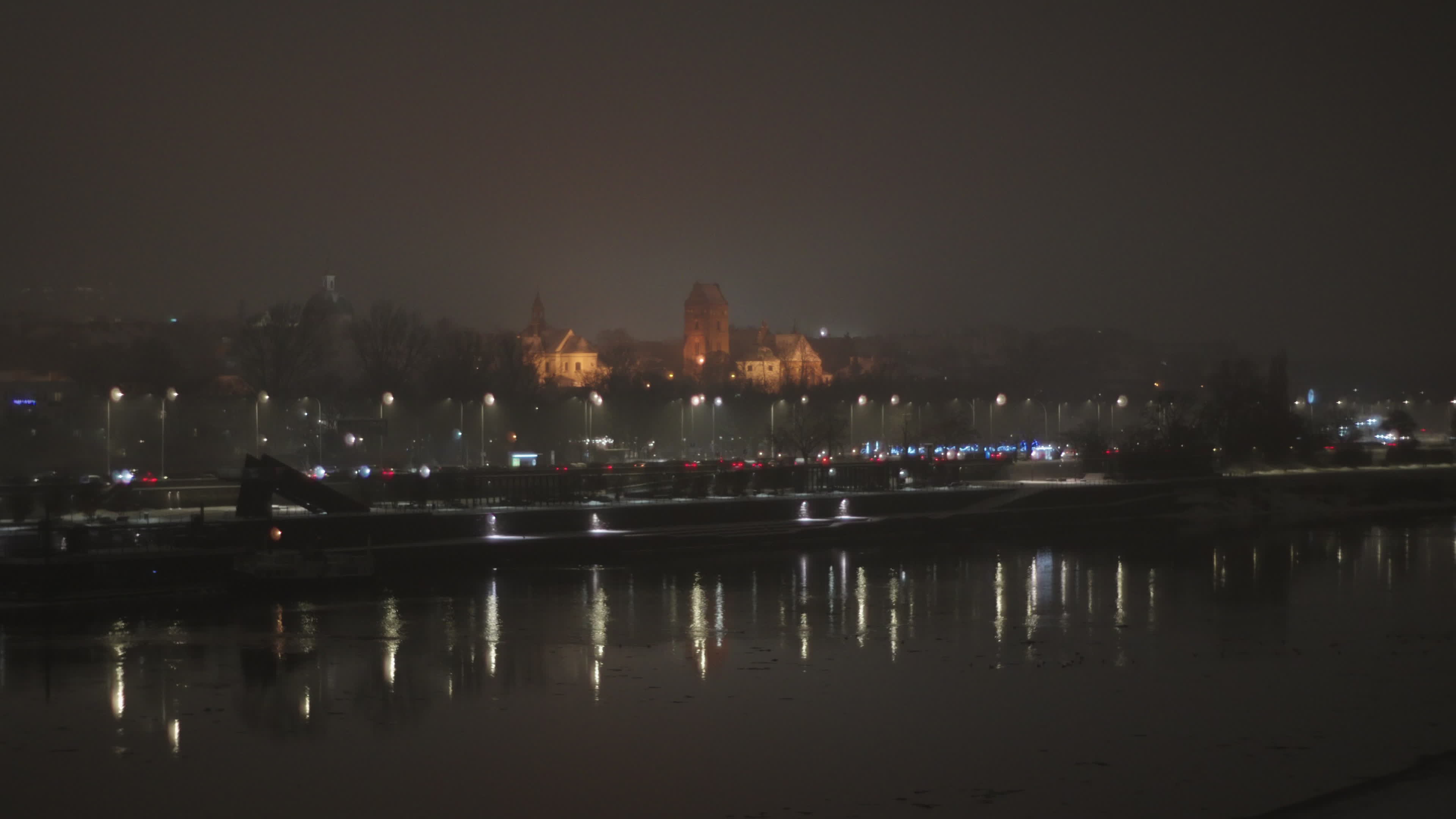 Freezing rain and ice cause major disruptions across Poland