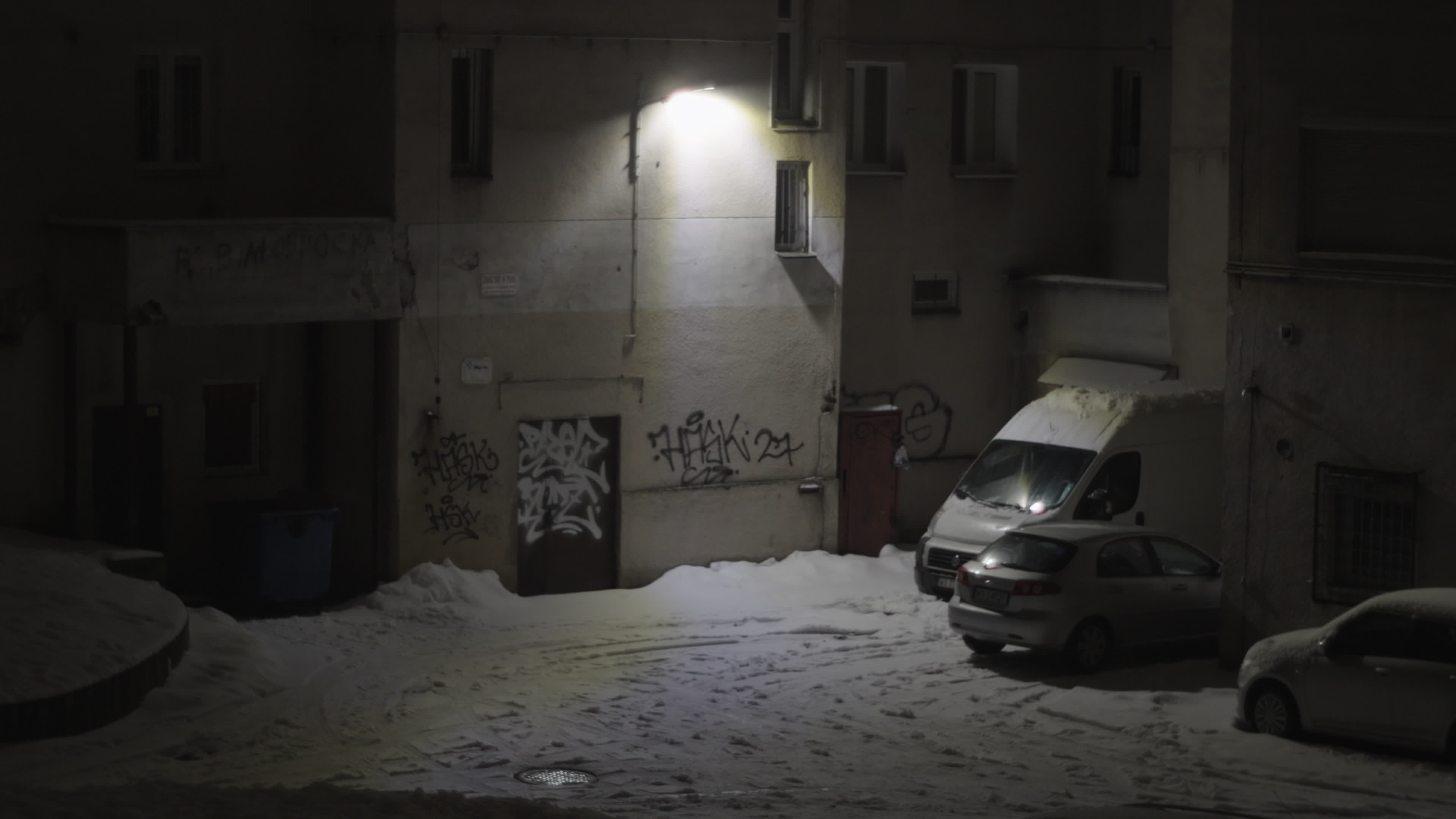 Freezing rain and ice cause major disruptions across Poland