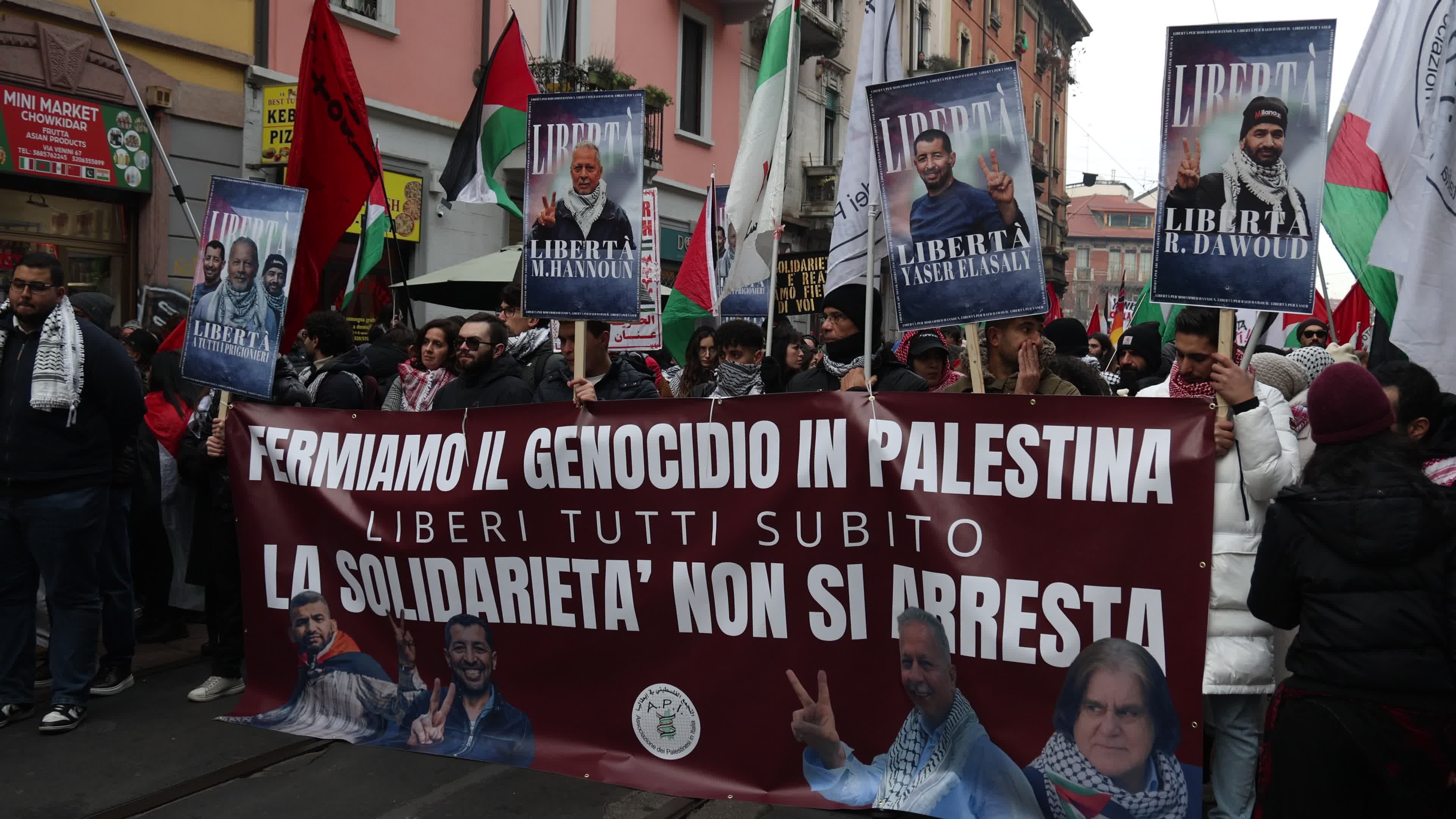 The demonstration in support of Palestine and the ABSPP Association in front of the Milan's headquarters on Via Venini in Milan
