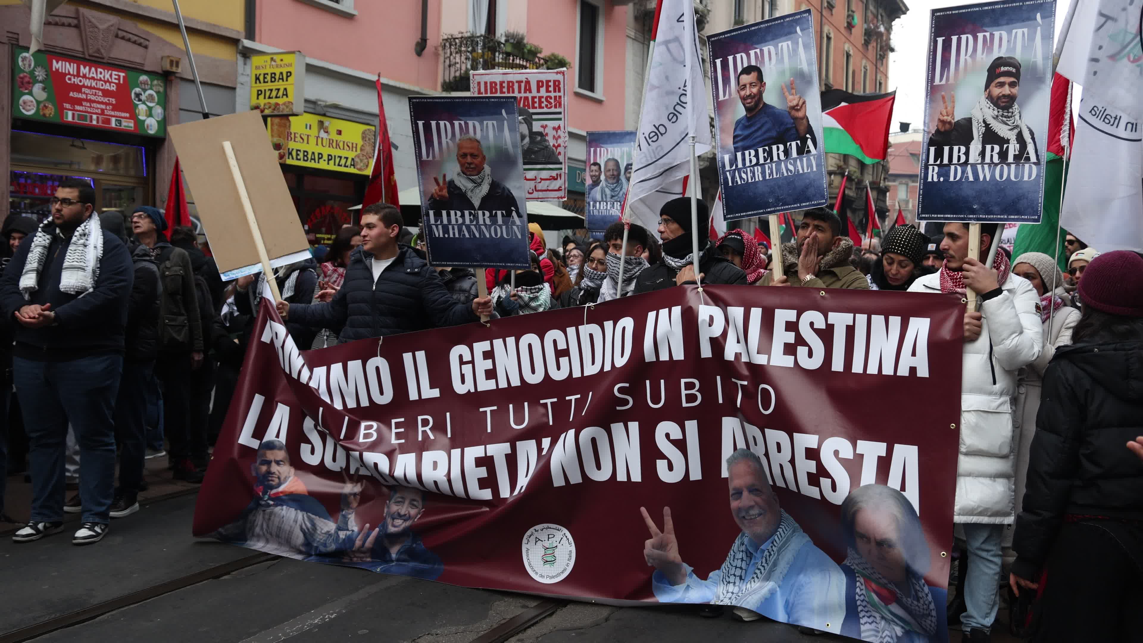 The demonstration in support of Palestine and the ABSPP Association in front of the Milan's headquarters on Via Venini in Milan