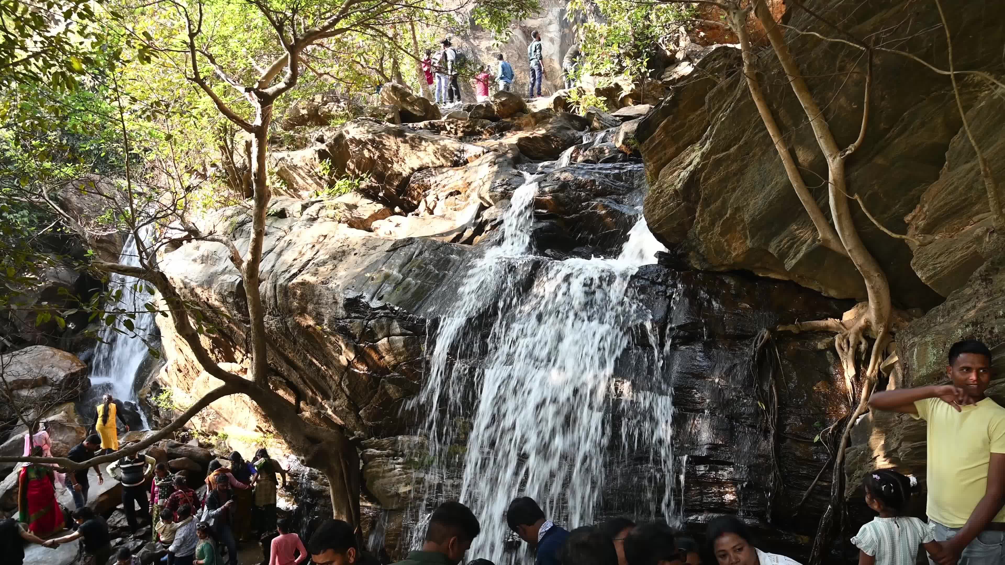 Bamni Falls - Purulia - Tourists visiting Indian waterfalls - Risk 