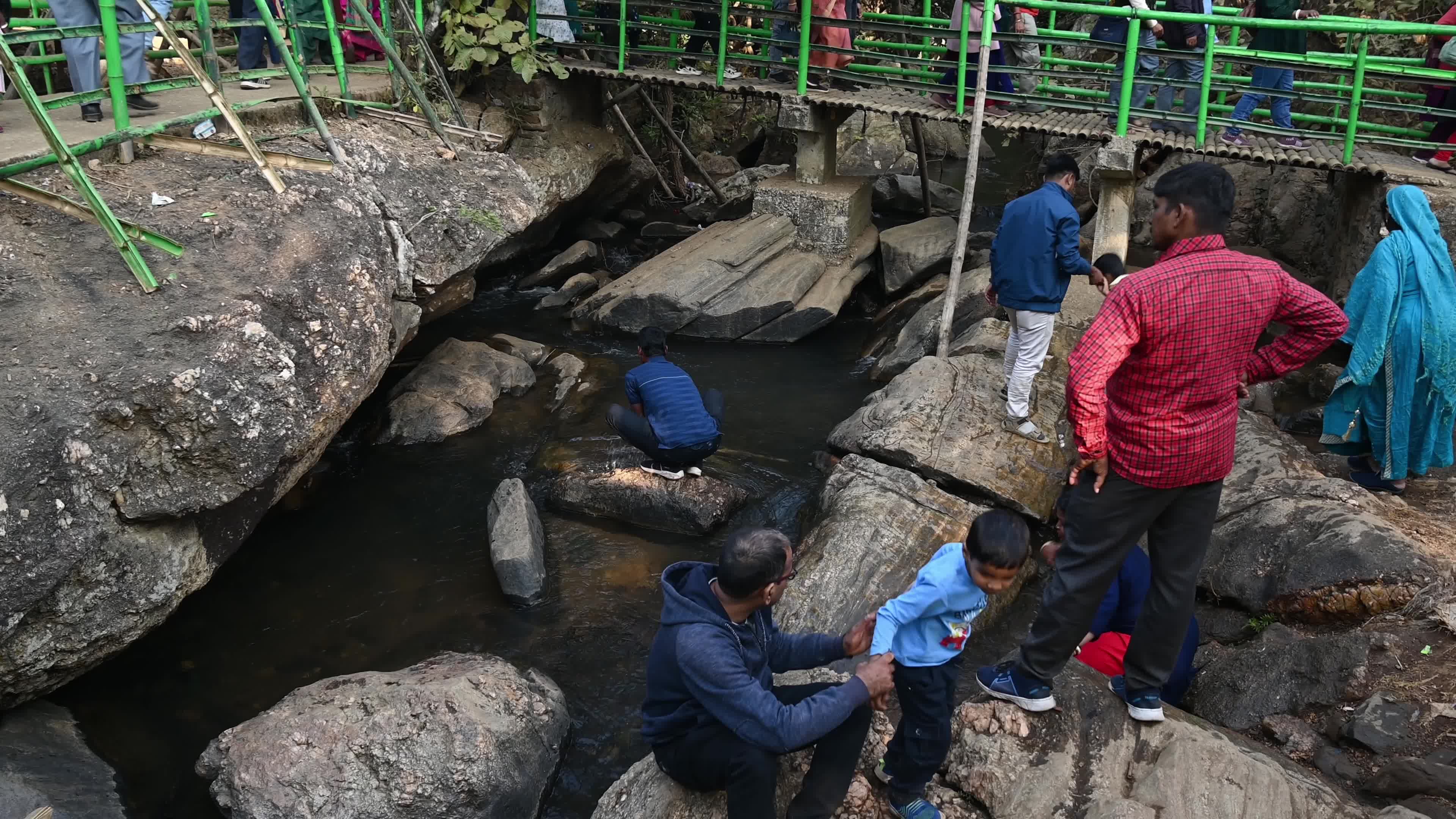 Bamni Falls - Purulia - Tourists visiting Indian waterfalls - Risk 