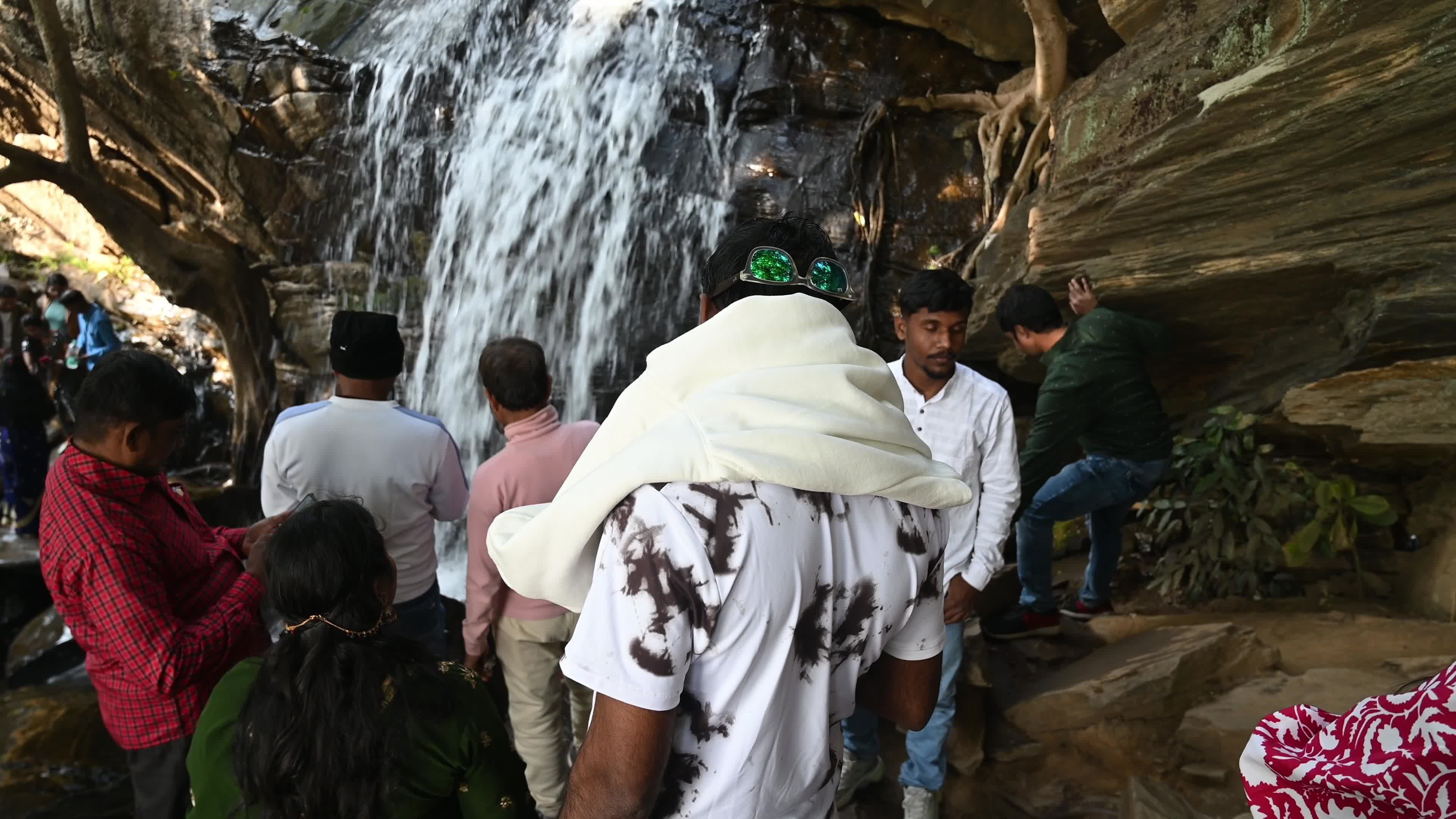 Bamni Falls - Purulia - Tourists visiting Indian waterfalls - Risk 