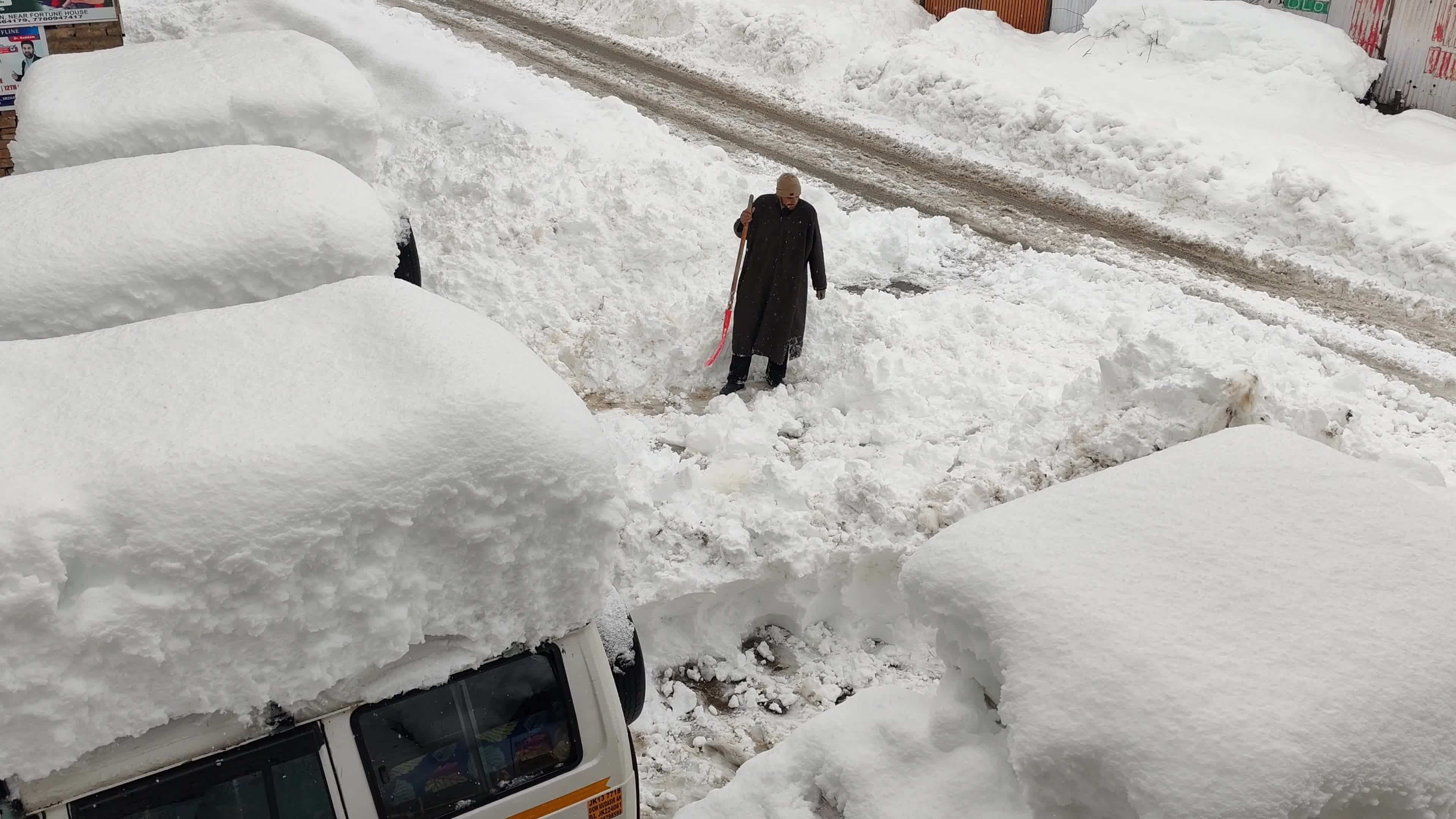 Heavy Snowfall in Kashmir 