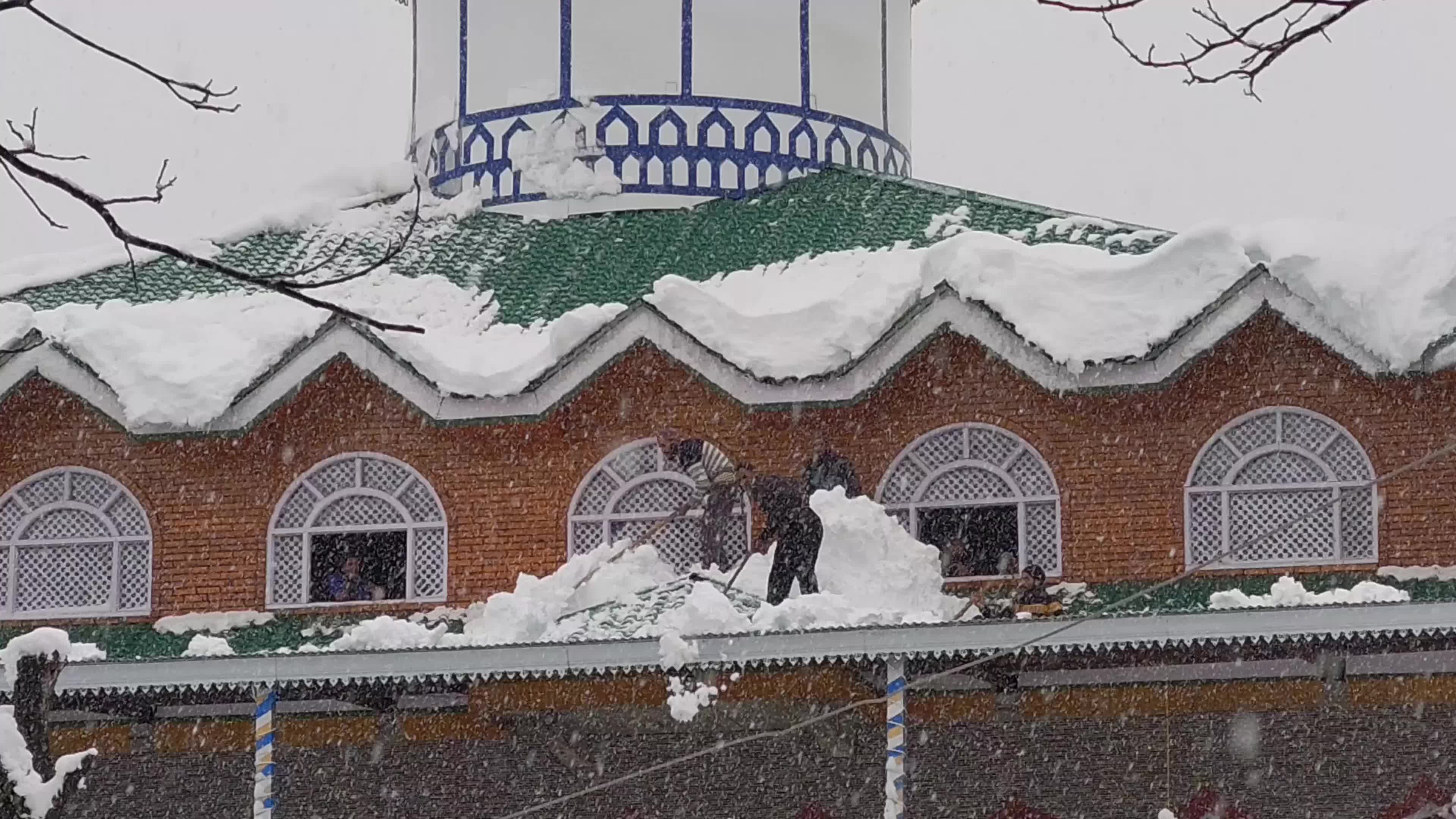 Heavy Snowfall in Kashmir 