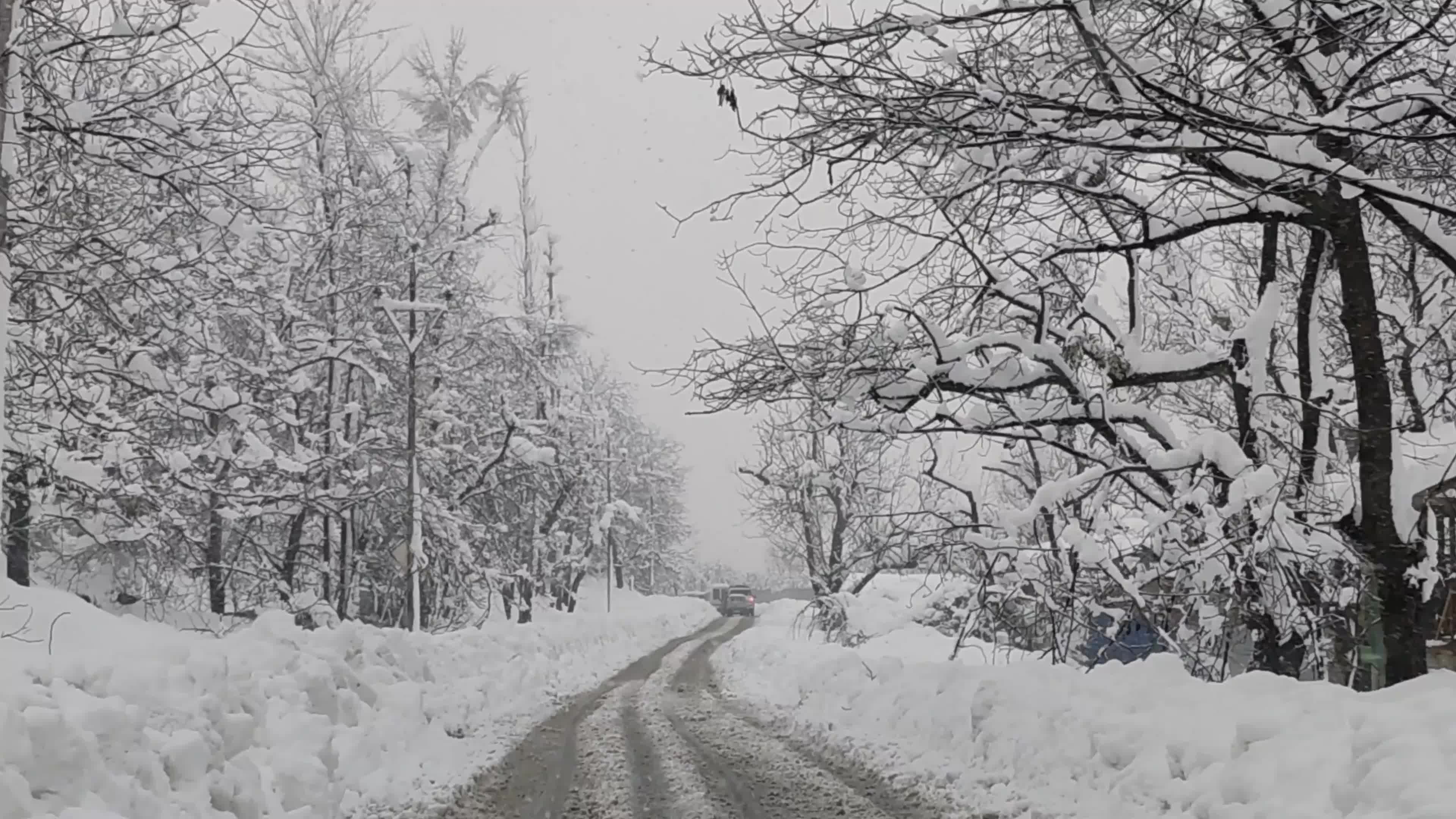 Heavy Snowfall in Kashmir 