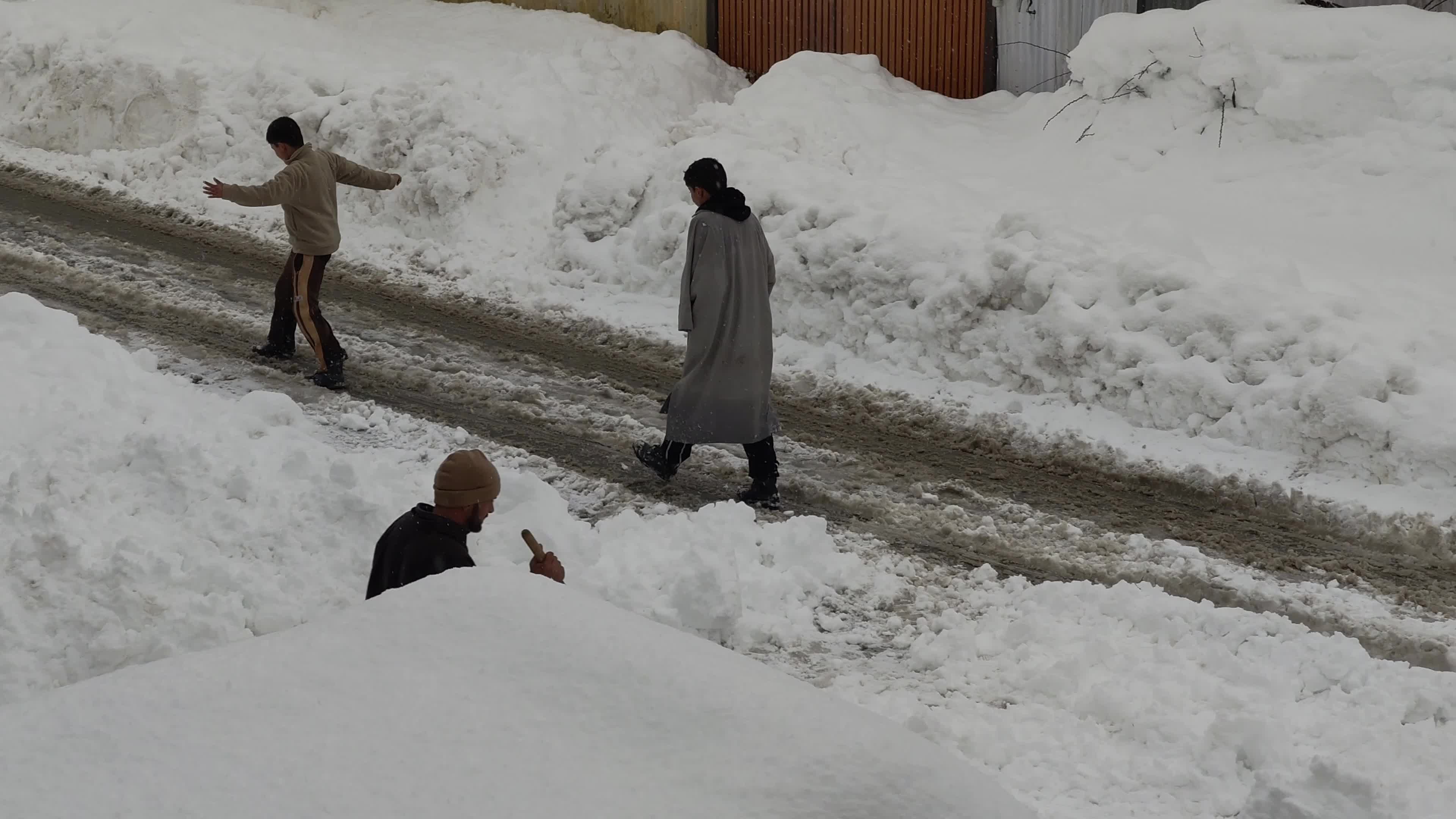 Heavy Snowfall in Kashmir 