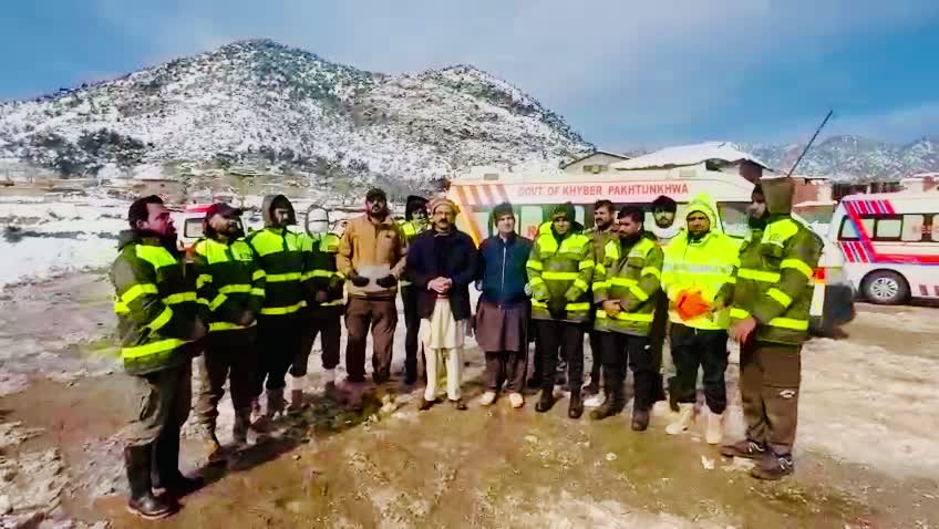 Over 1,500 people rescued after heavy snowfall in KP’s Tirah Valley; rescue operations continue
