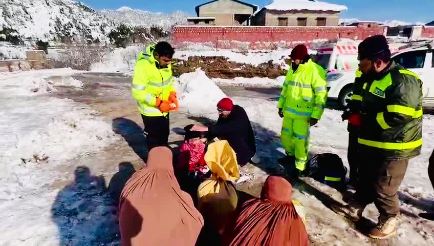Over 1,500 people rescued after heavy snowfall in KP’s Tirah Valley; rescue operations continue
