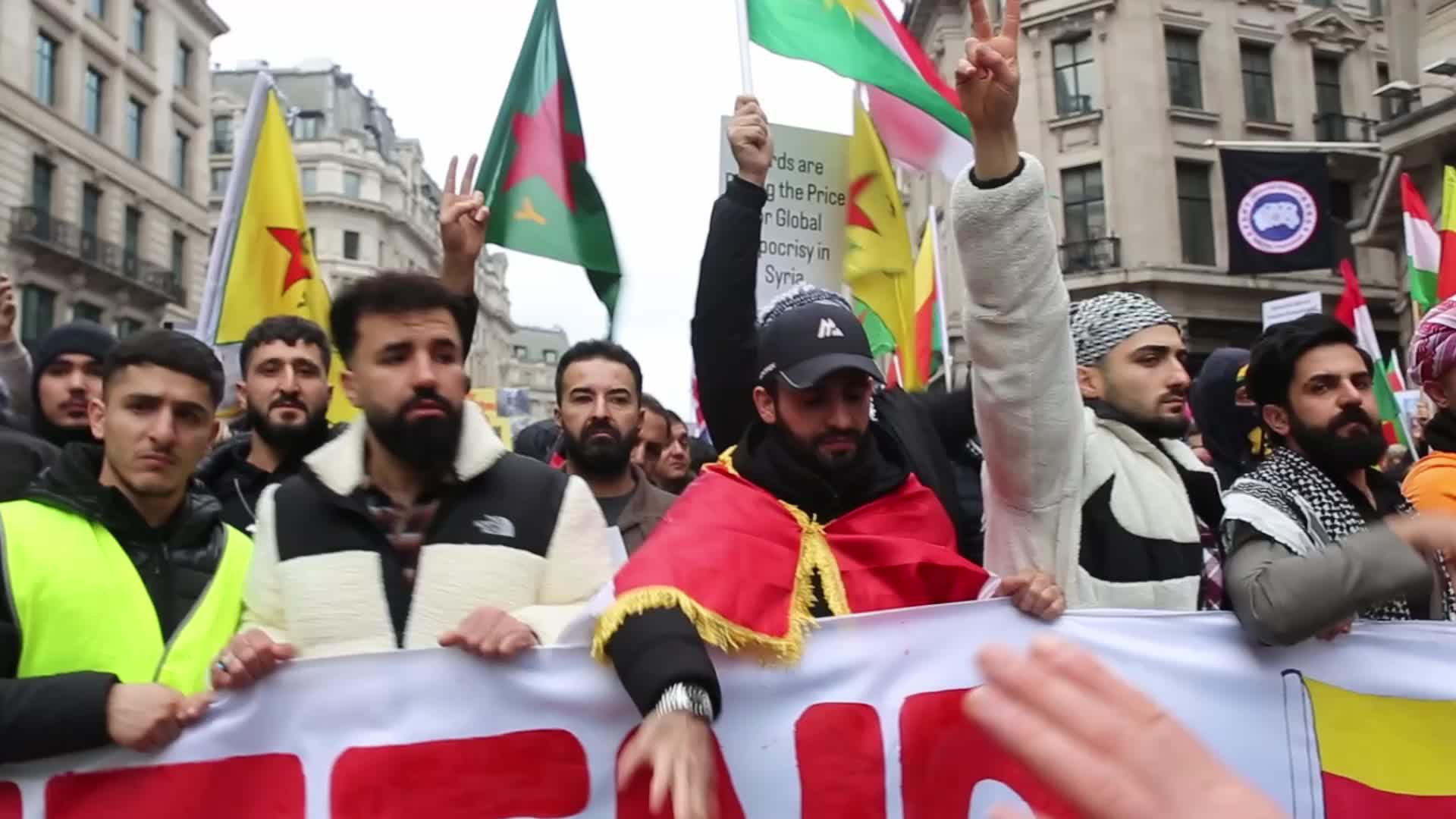 Kurds march in the centre of London to warn against the rise of ISIS in Syria