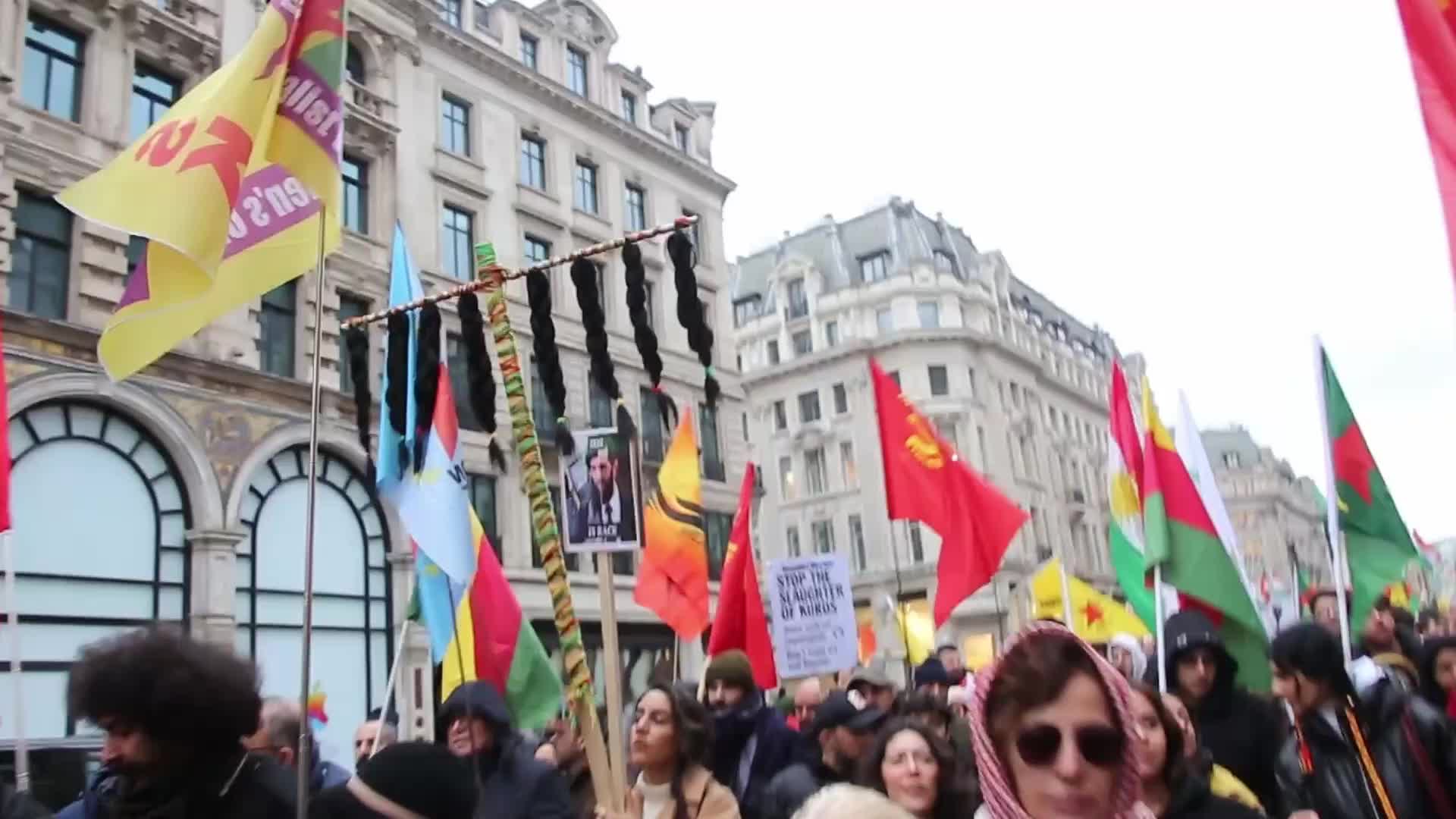 Kurds march in the centre of London to warn against the rise of ISIS in Syria