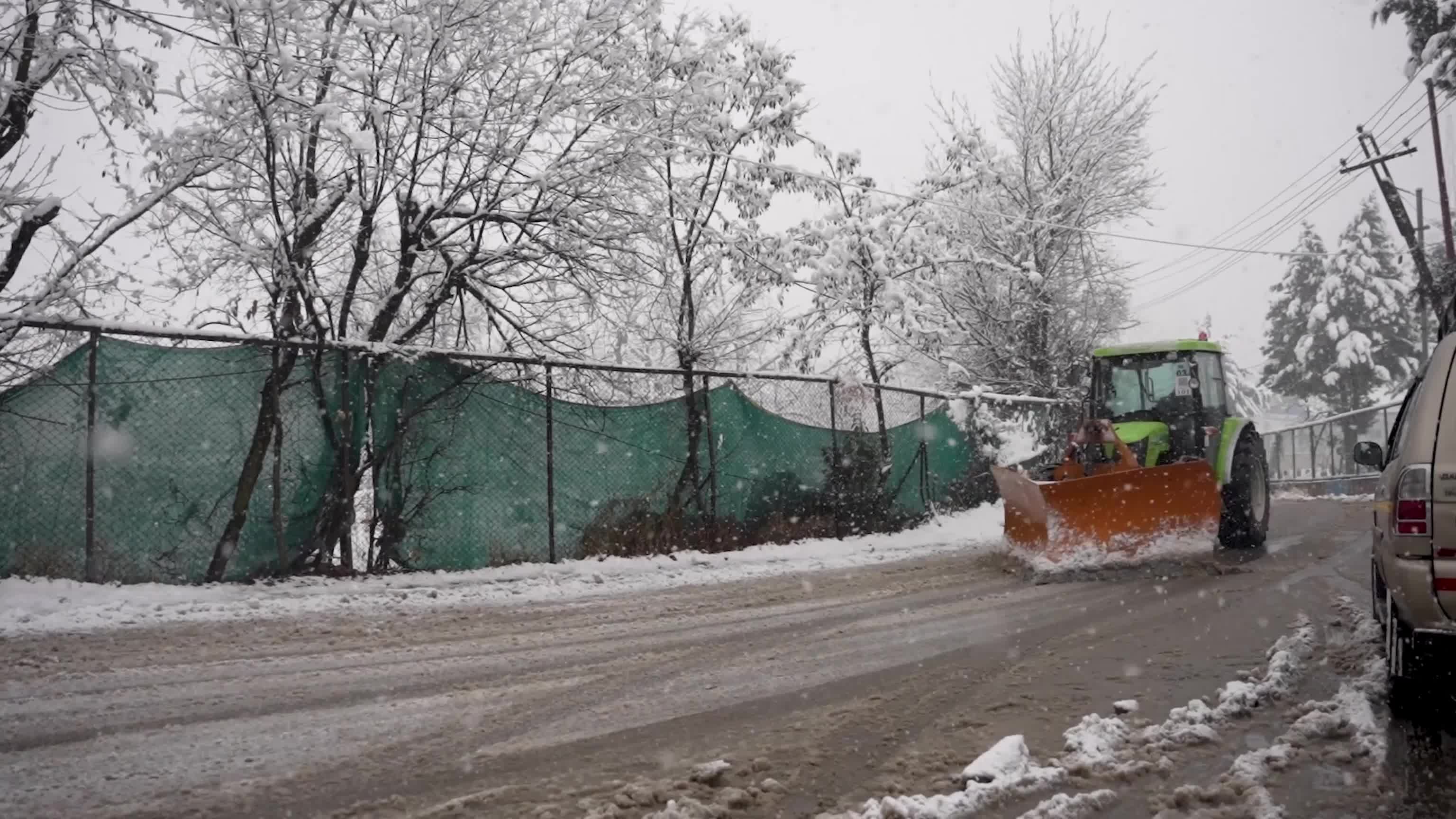 Snowfall disrupts transport across Kashmir Valley in Srinagar, India