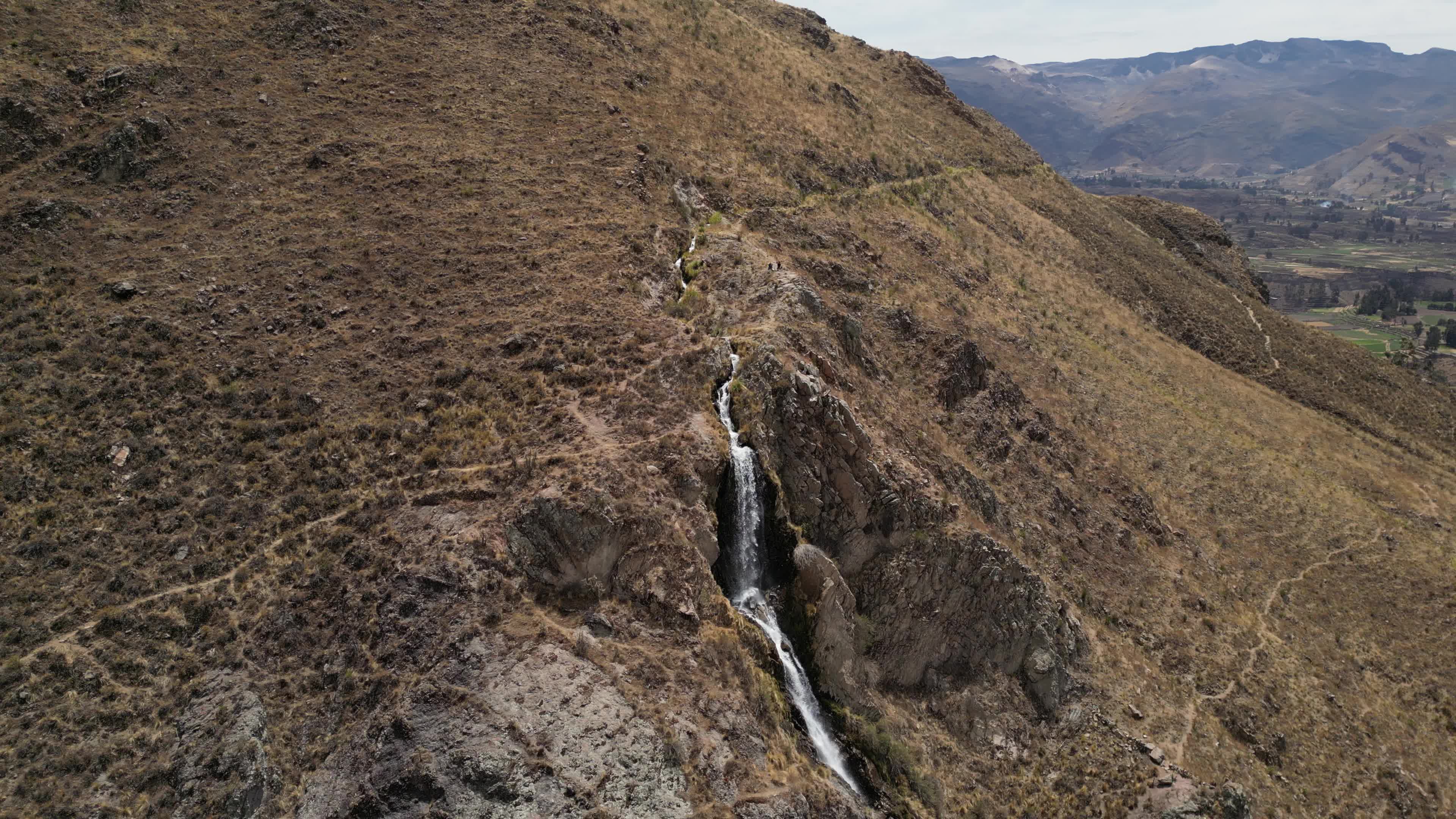 Drone videos of the Caryacuyo waterfall and the Uyo Uyo archeological site
