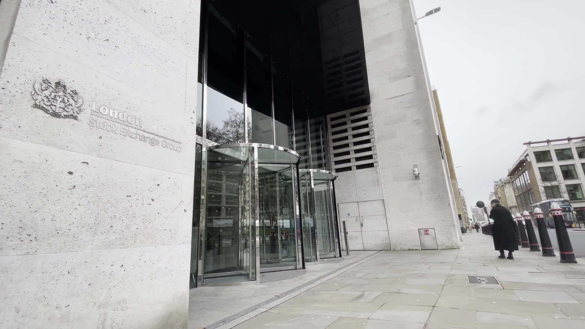 European Stocks Rise as Market Volatility Eases