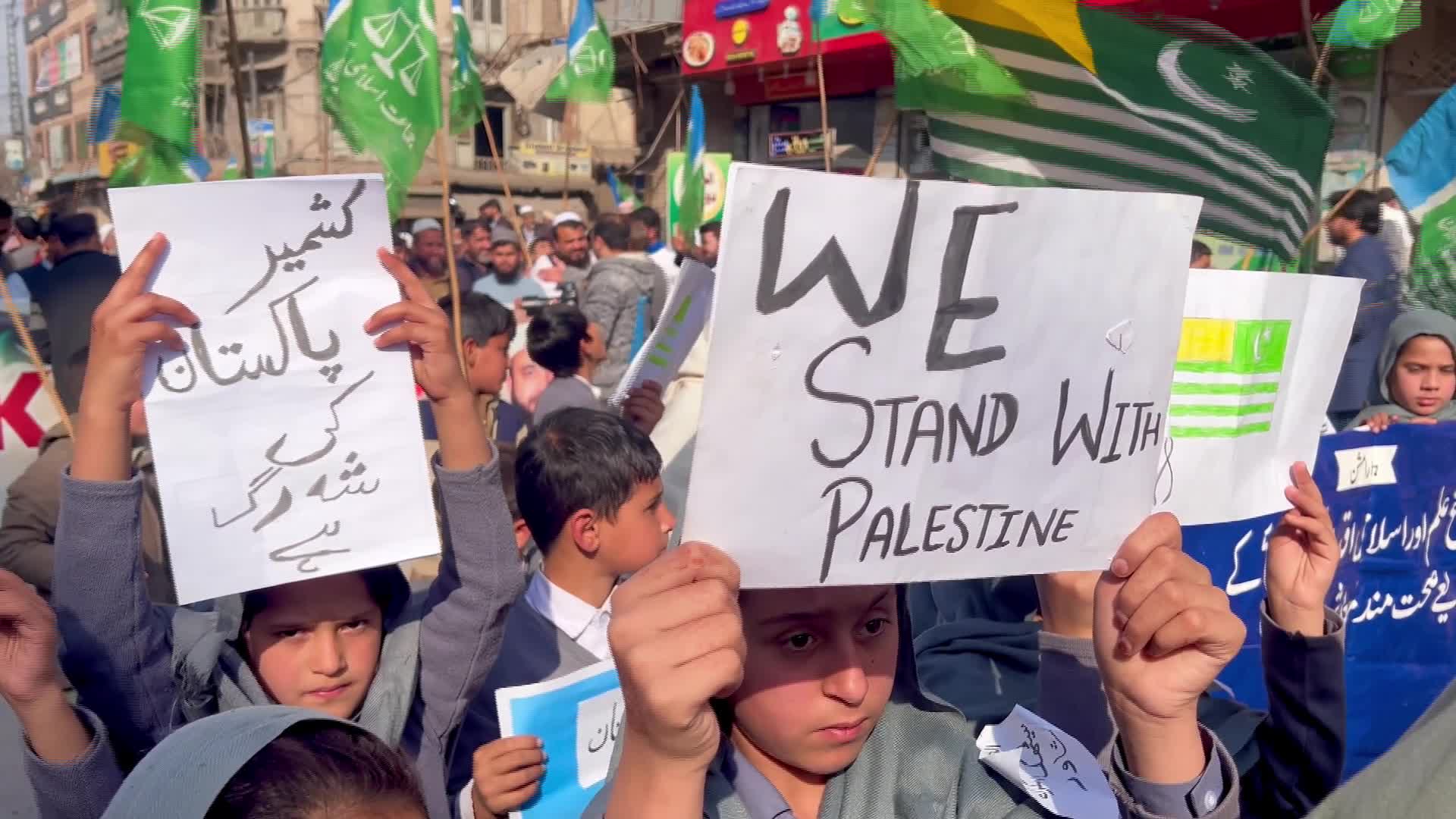 Pakistanis observe Kashmir Solidarity Day in Peshawar  - 02/05/2026