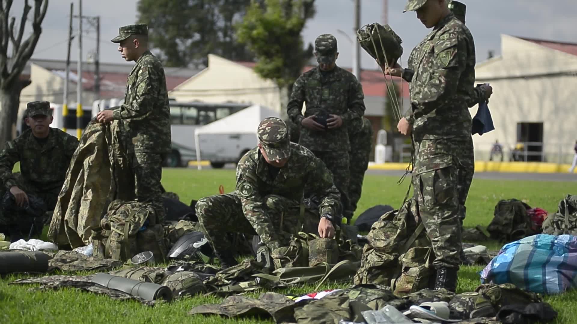 Soldiers of the Brigade of Engineers for Disaster Management and Prevention Prepare to Support Rescue Mission in Cordoba